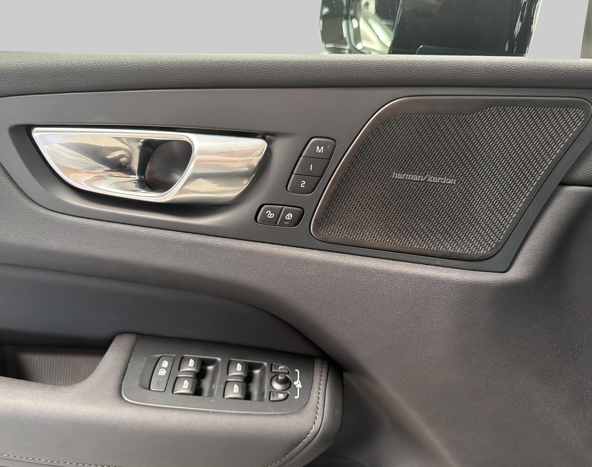 VOLVO XC60 2.0 T6 TE Plus Dark eAWD-image-14