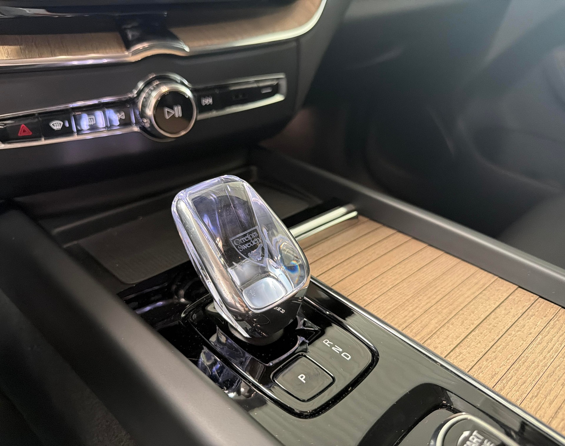 VOLVO XC60 2.0 T6 TE Plus Dark eAWD-image-13