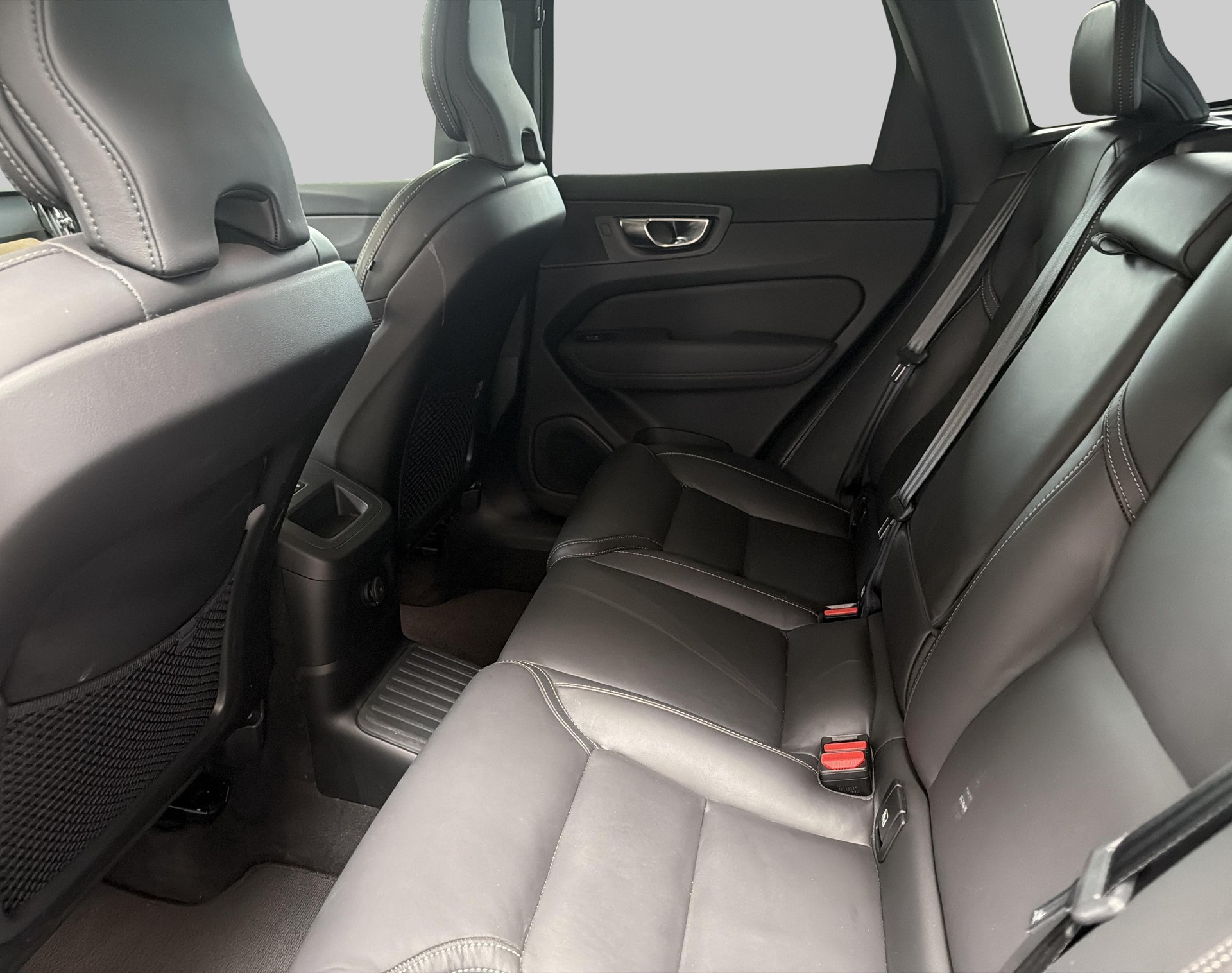 VOLVO XC60 2.0 T6 TE Plus Dark eAWD-image-9
