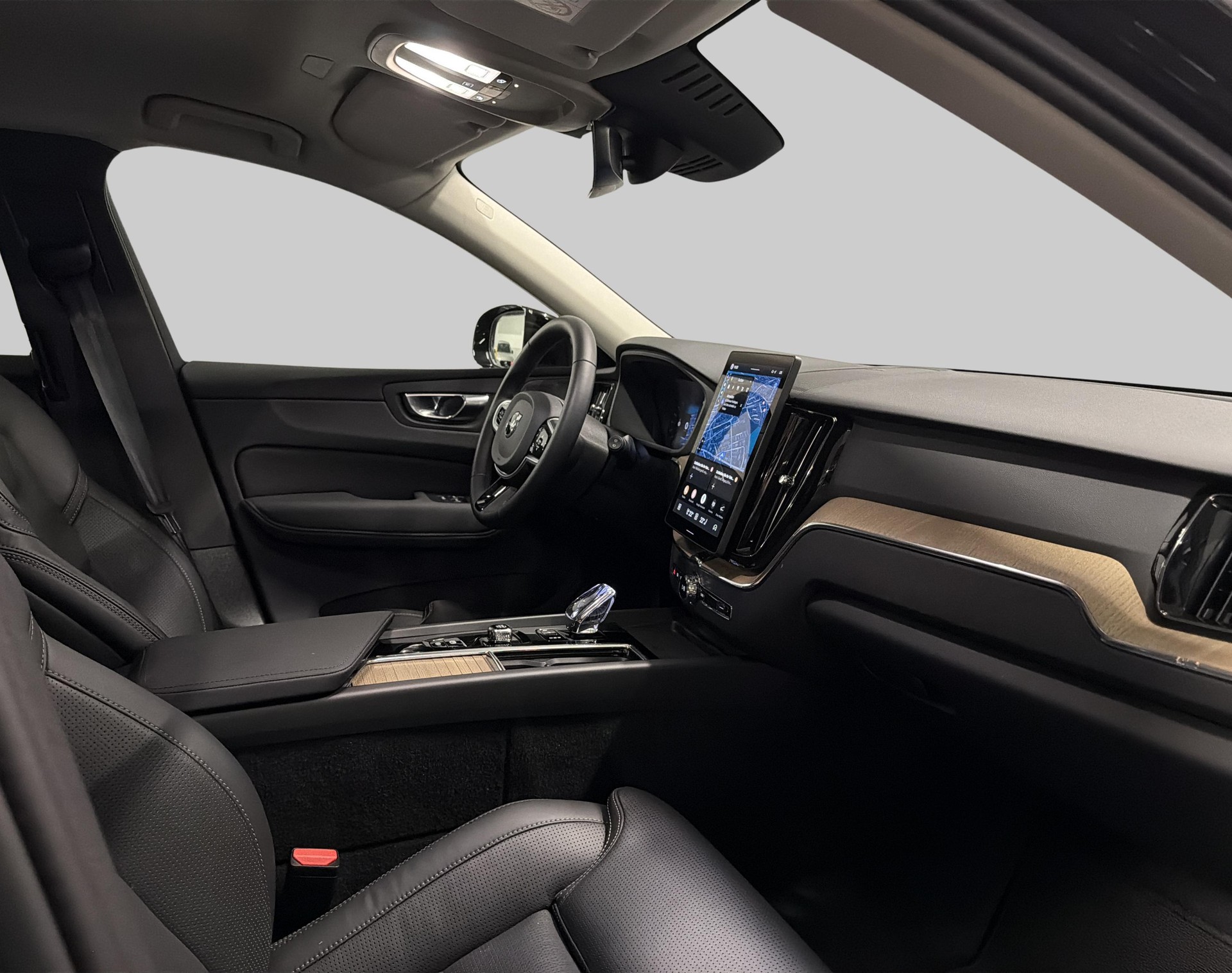 VOLVO XC60 2.0 T6 TE Plus Dark eAWD-image-4