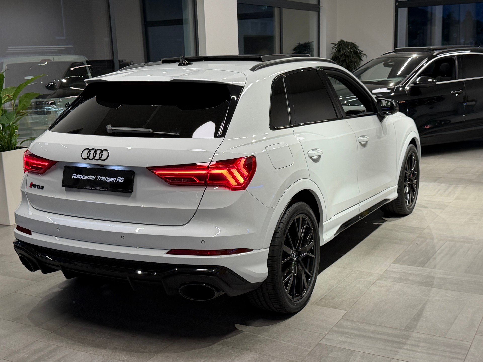 AUDI RS Q3 2.5 TFSI quattro S tronic-image-10