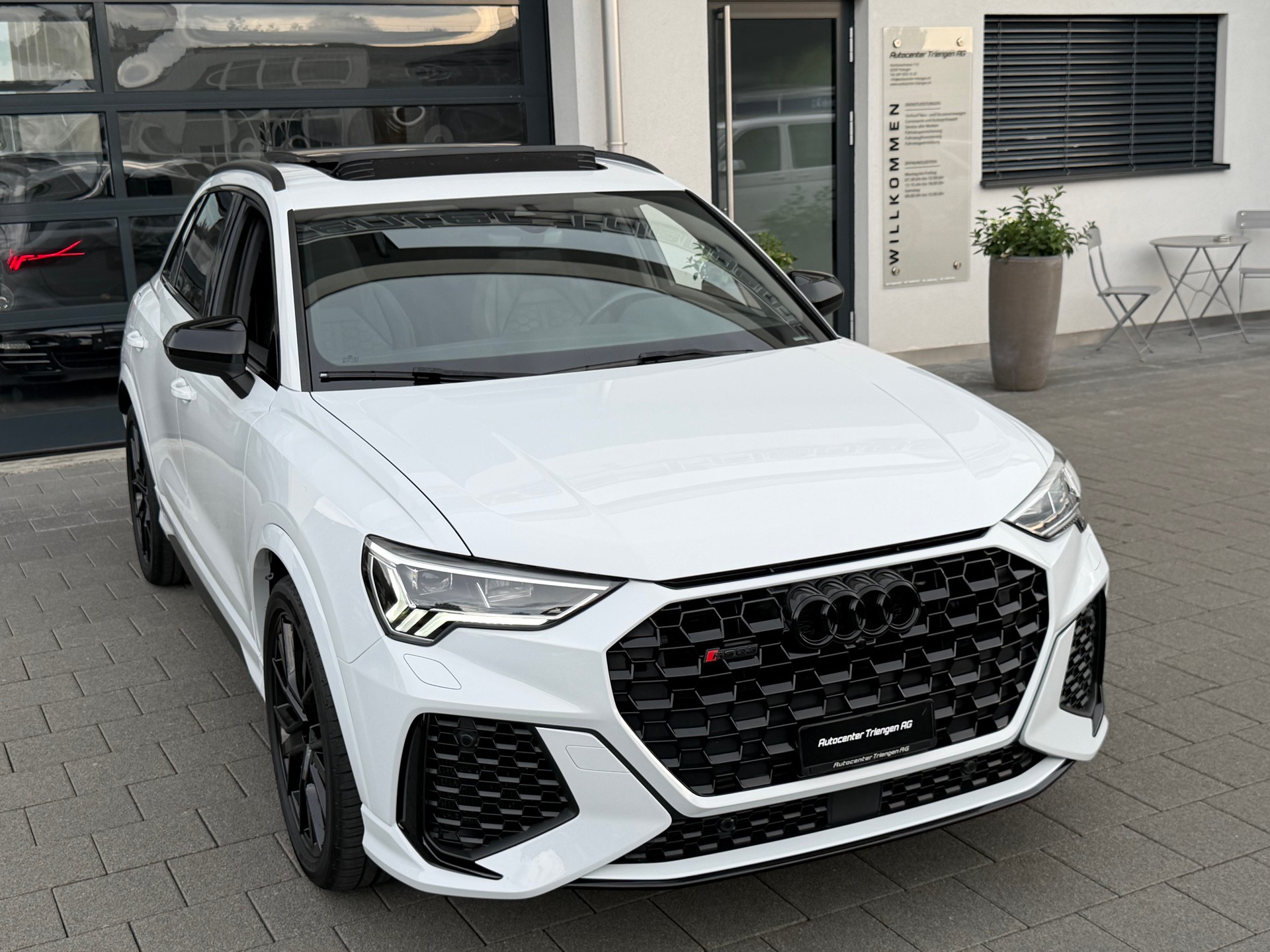 AUDI RS Q3 2.5 TFSI quattro S tronic-image-2