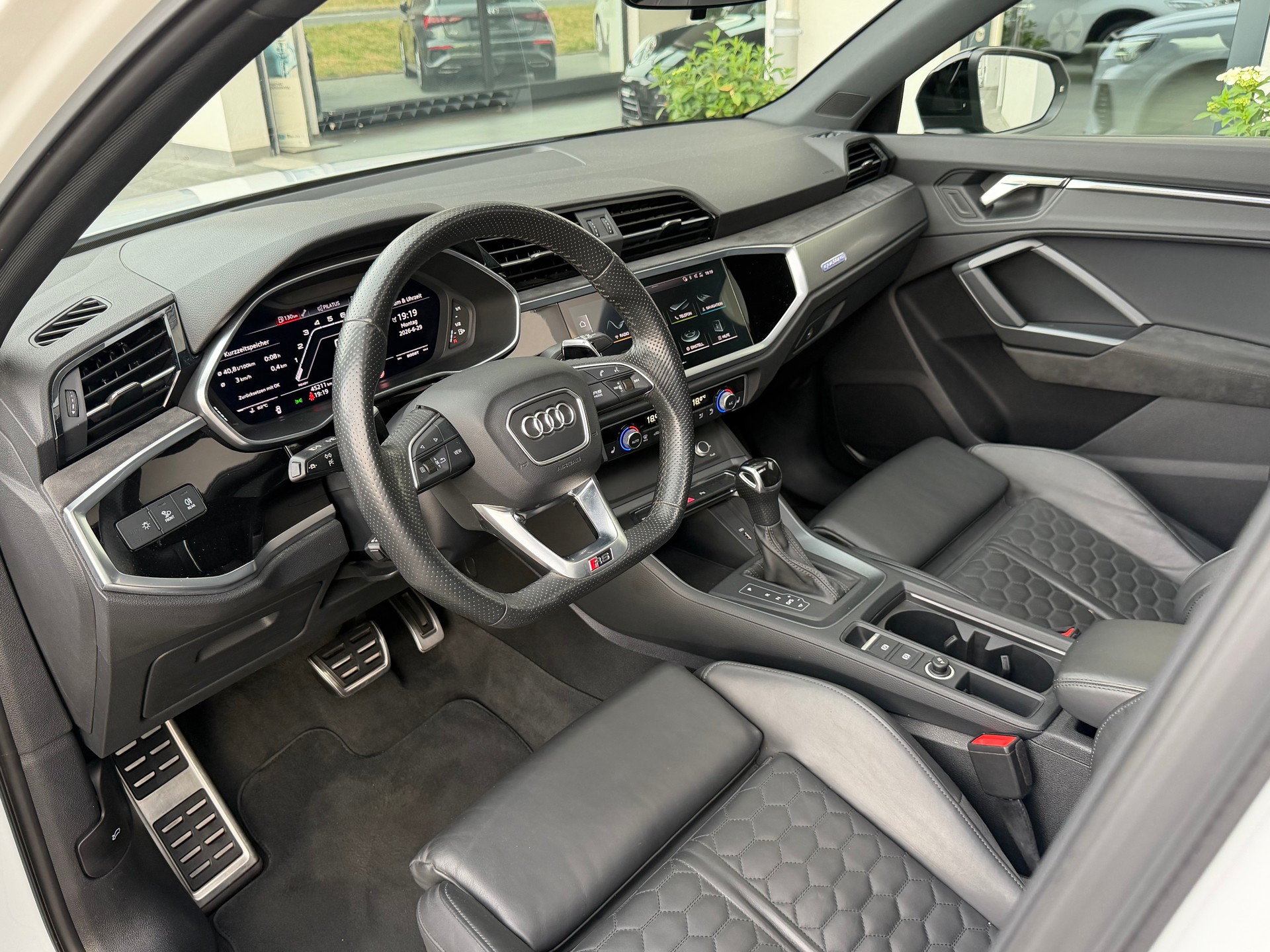 AUDI RS Q3 2.5 TFSI quattro S tronic-image-14