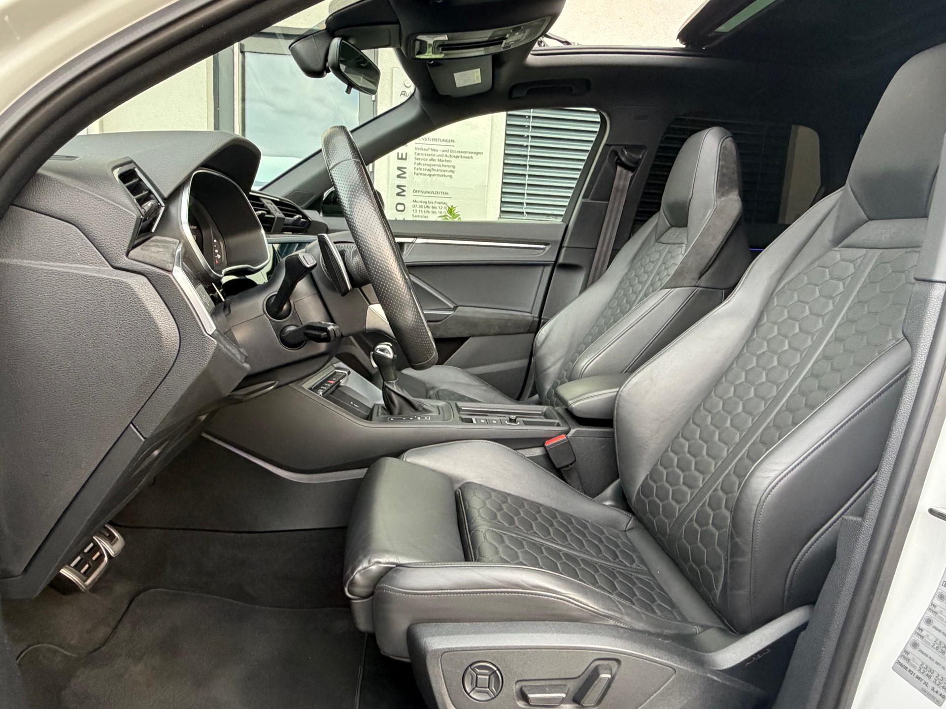 AUDI RS Q3 2.5 TFSI quattro S tronic-image-13