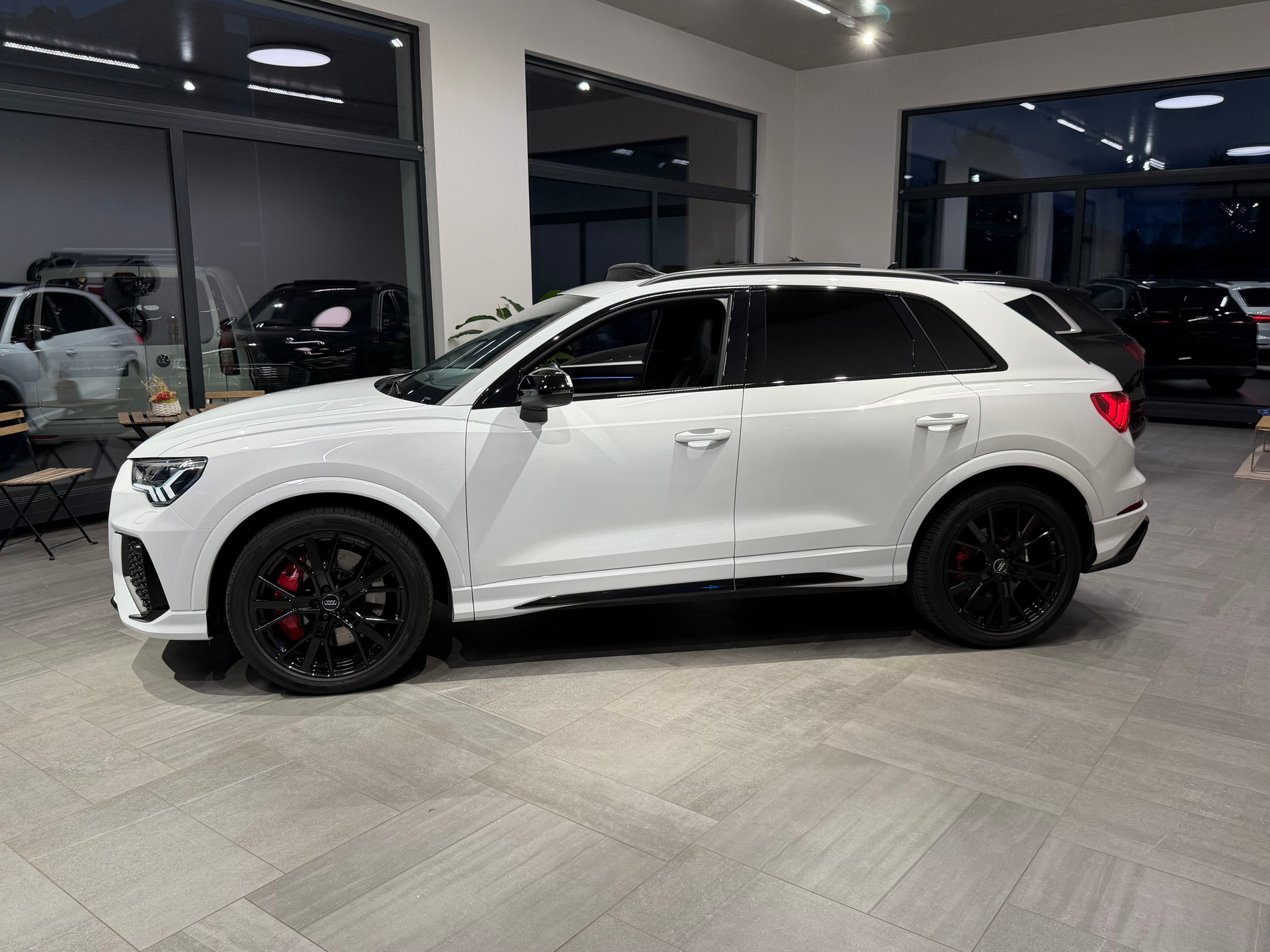AUDI RS Q3 2.5 TFSI quattro S tronic-image-6