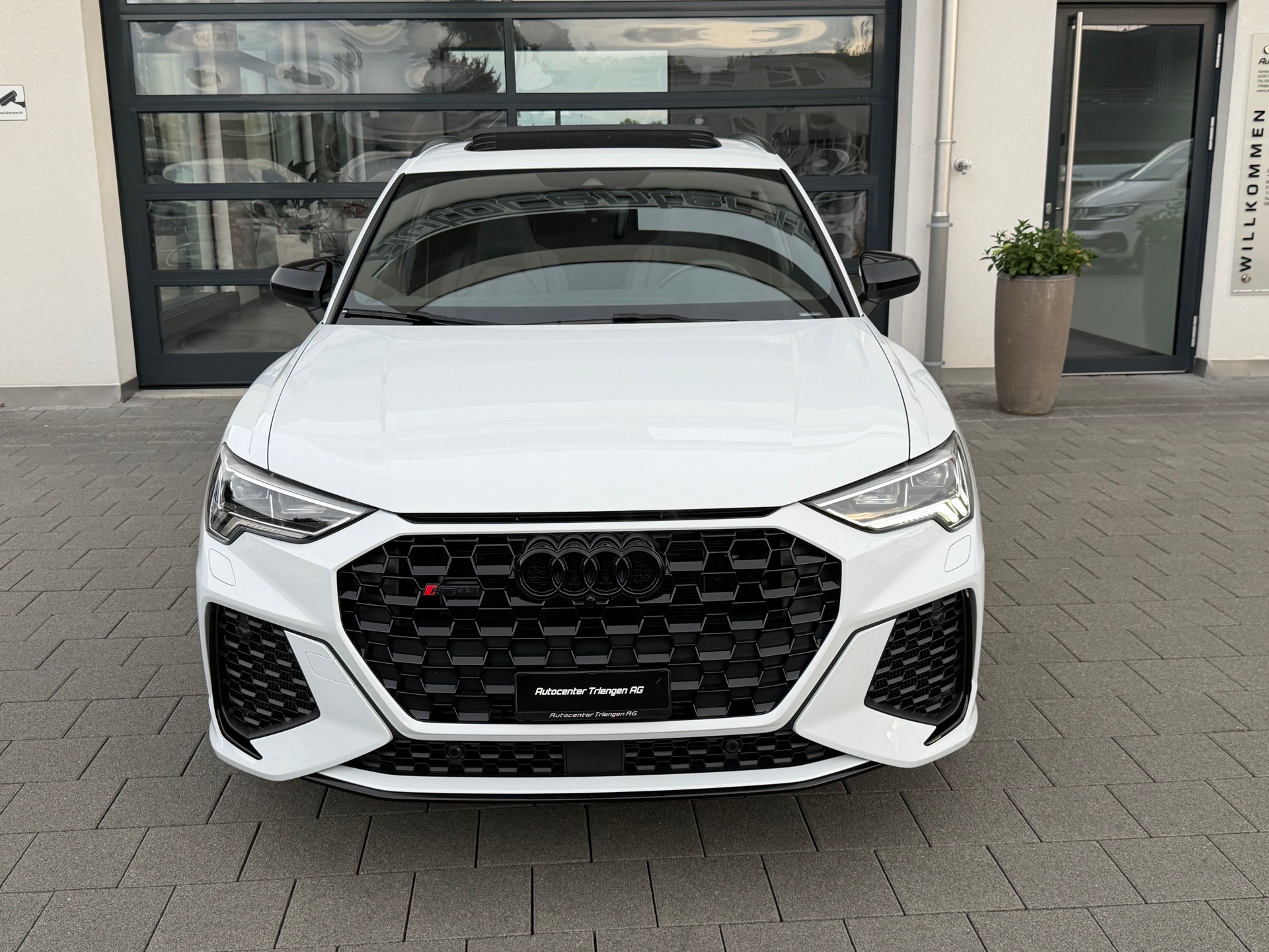 AUDI RS Q3 2.5 TFSI quattro S tronic-image-3