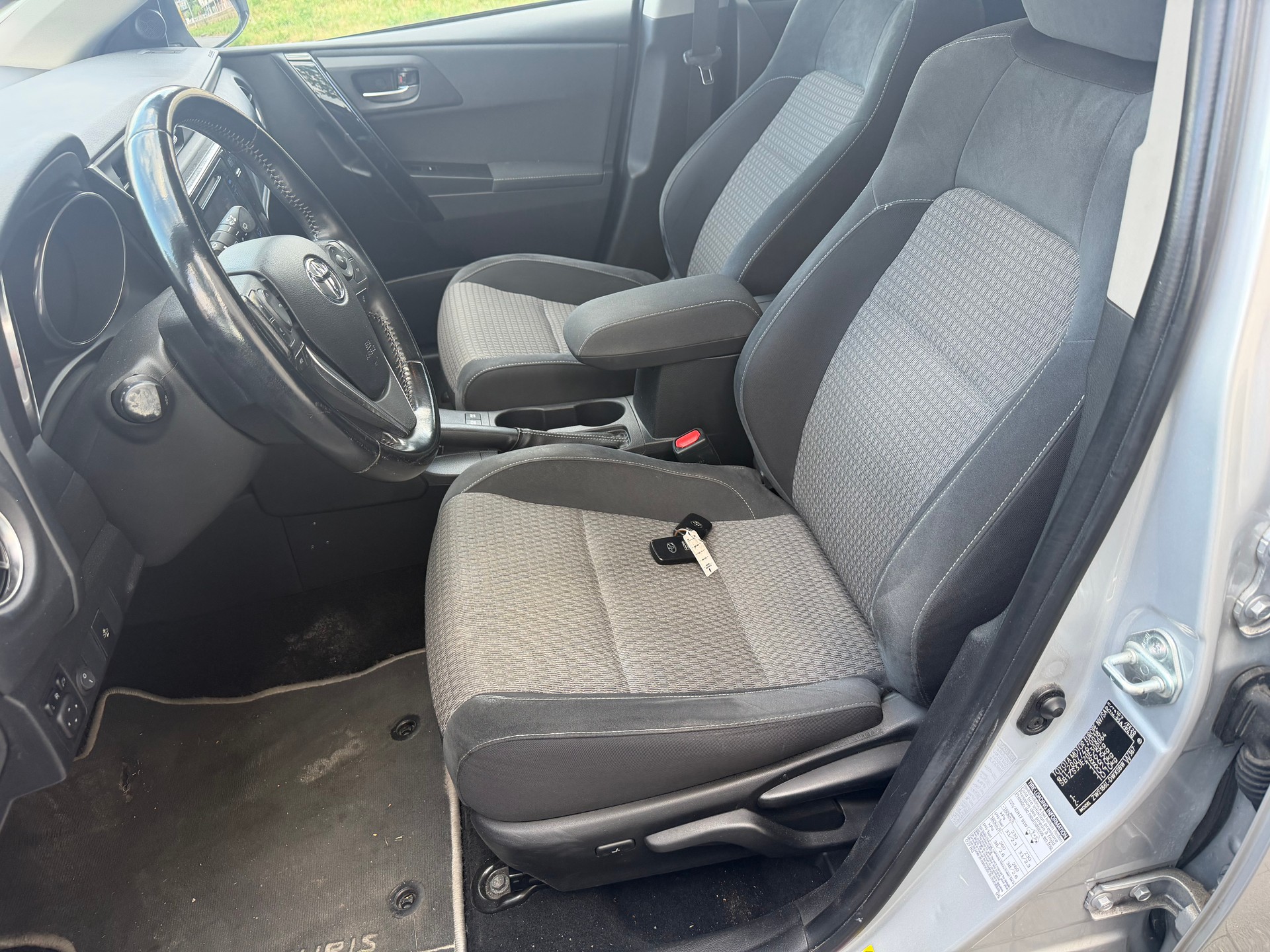 TOYOTA Auris Touring Sports 1.8 HSD Luna e-CVT-image-8