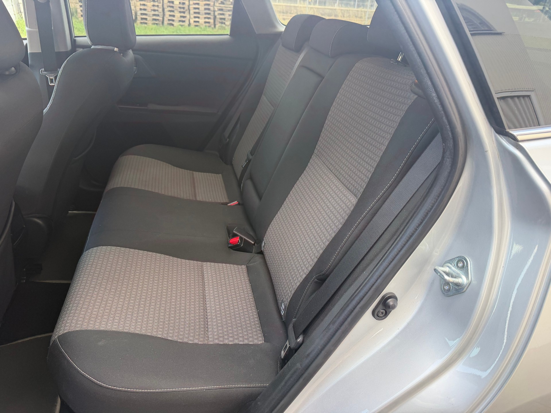 TOYOTA Auris Touring Sports 1.8 HSD Luna e-CVT-image-7