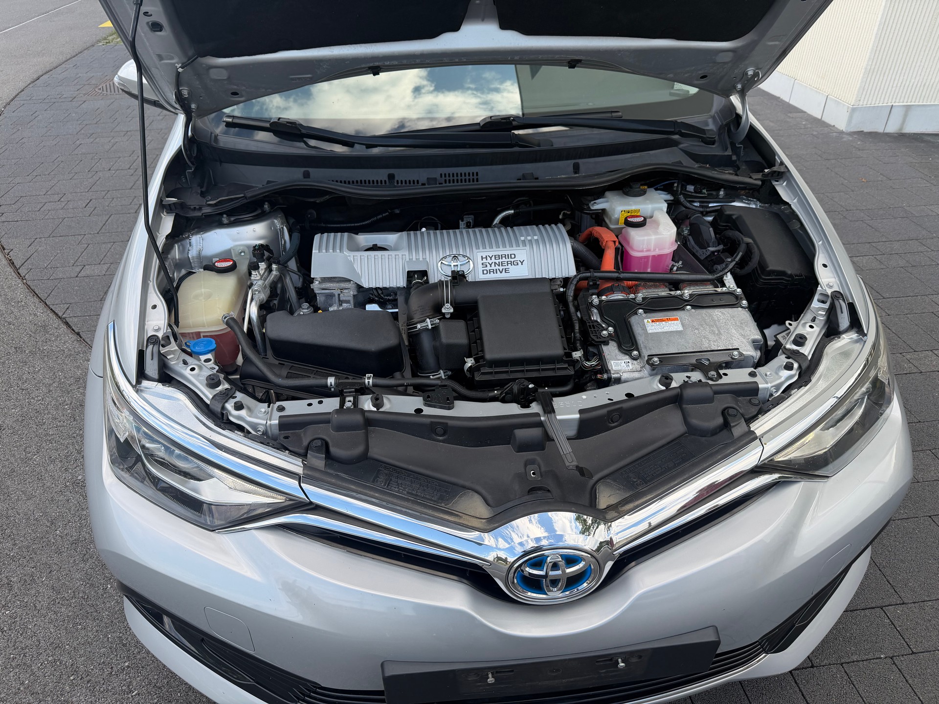TOYOTA Auris Touring Sports 1.8 HSD Luna e-CVT-image-6