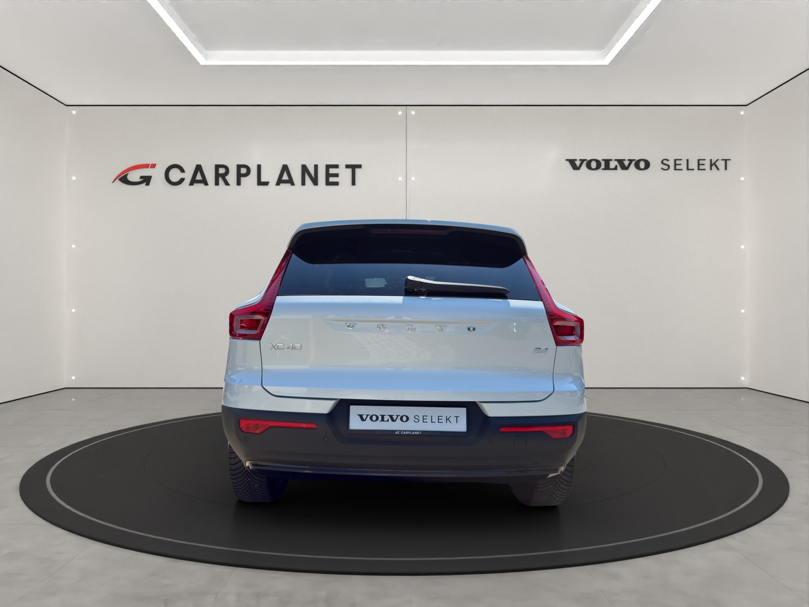 VOLVO XC40 2.0 B4 MH Plus Dark-image-4