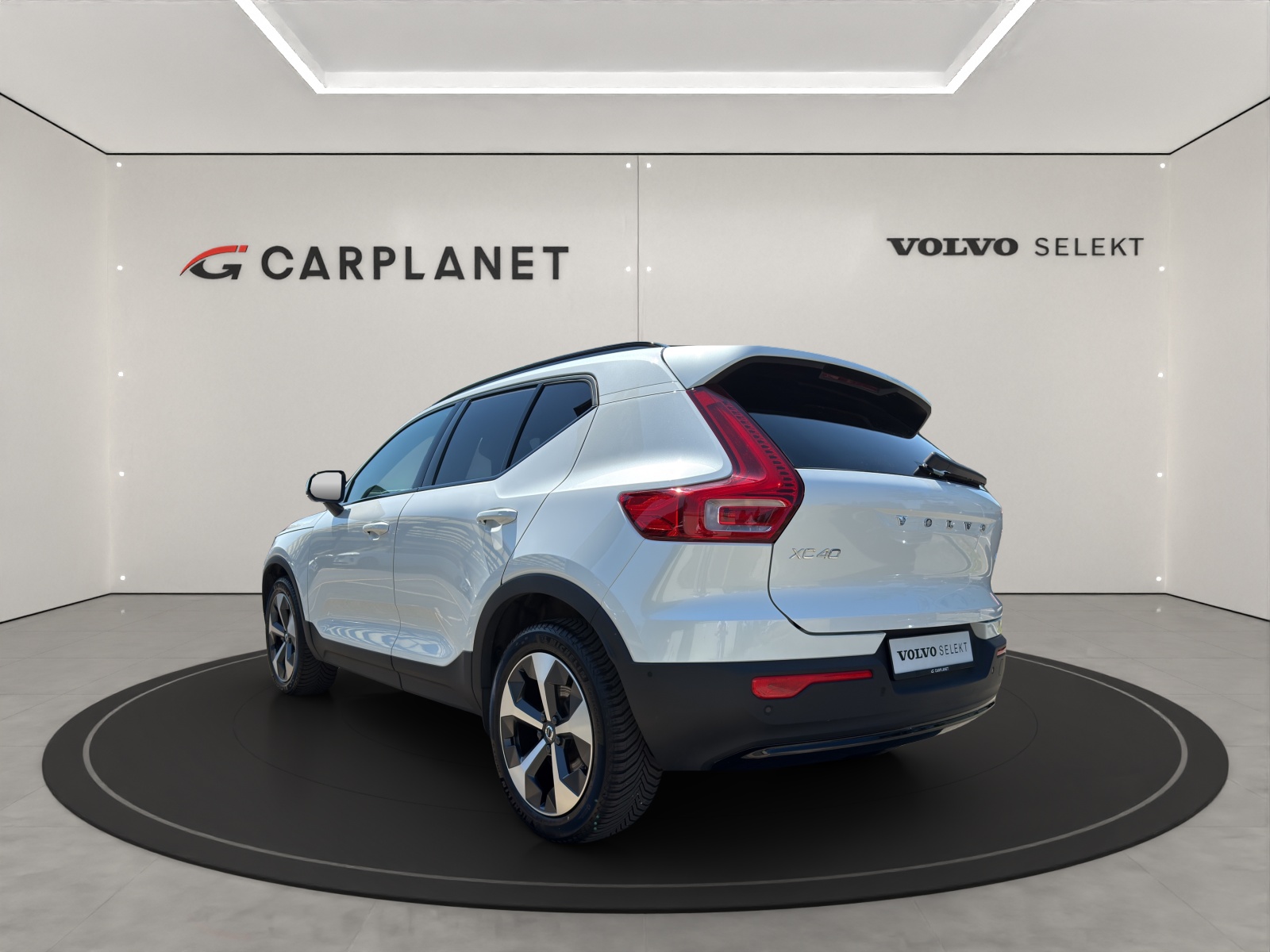 VOLVO XC40 2.0 B4 MH Plus Dark-image-3