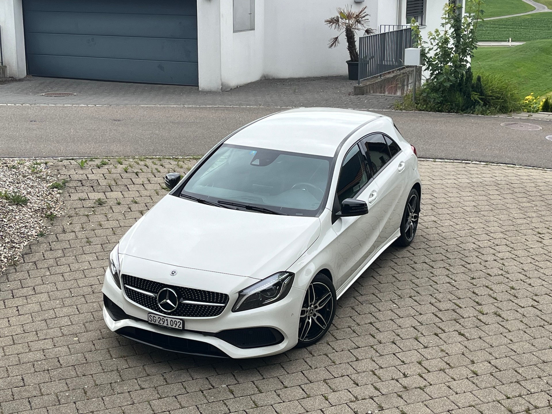 MERCEDES-BENZ A 220 d AMG Line 4m-image-0