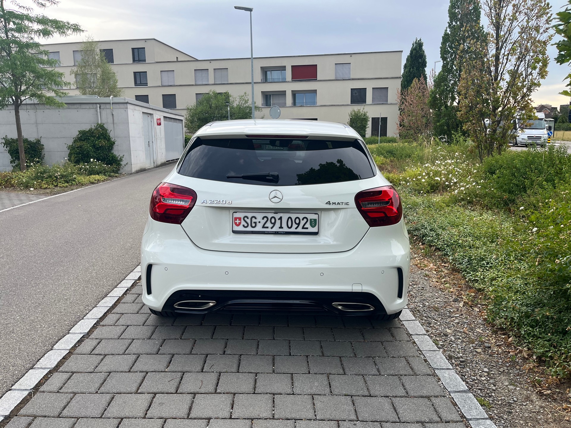 MERCEDES-BENZ A 220 d AMG Line 4m-image-3