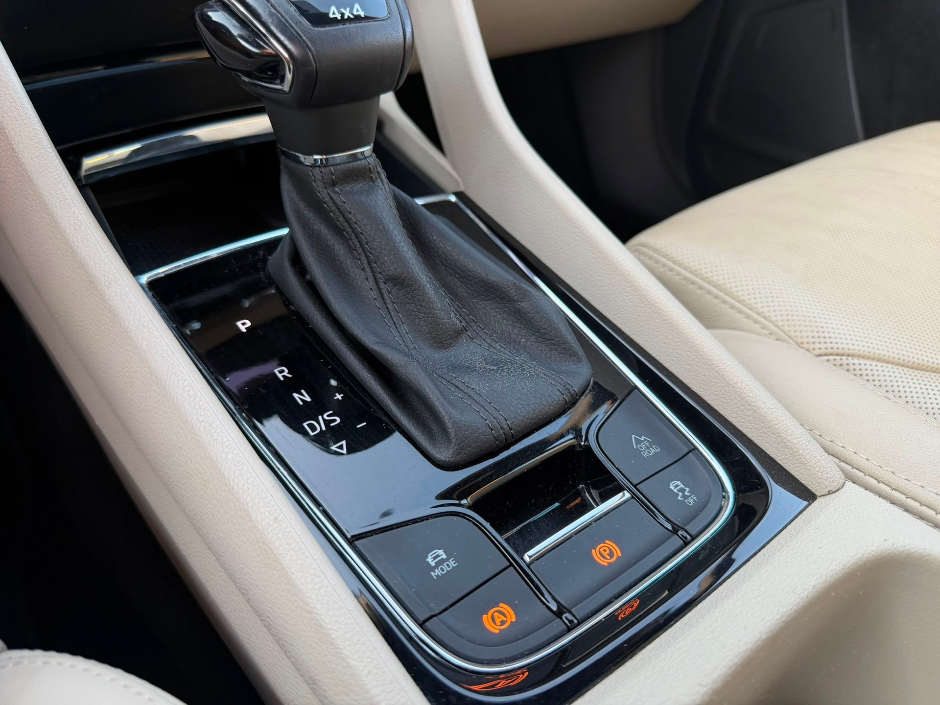 SKODA Kodiaq 2.0 TSI 4x4 L&K garantie 2 ans FULL OPTIONS 🇨🇭-image-18
