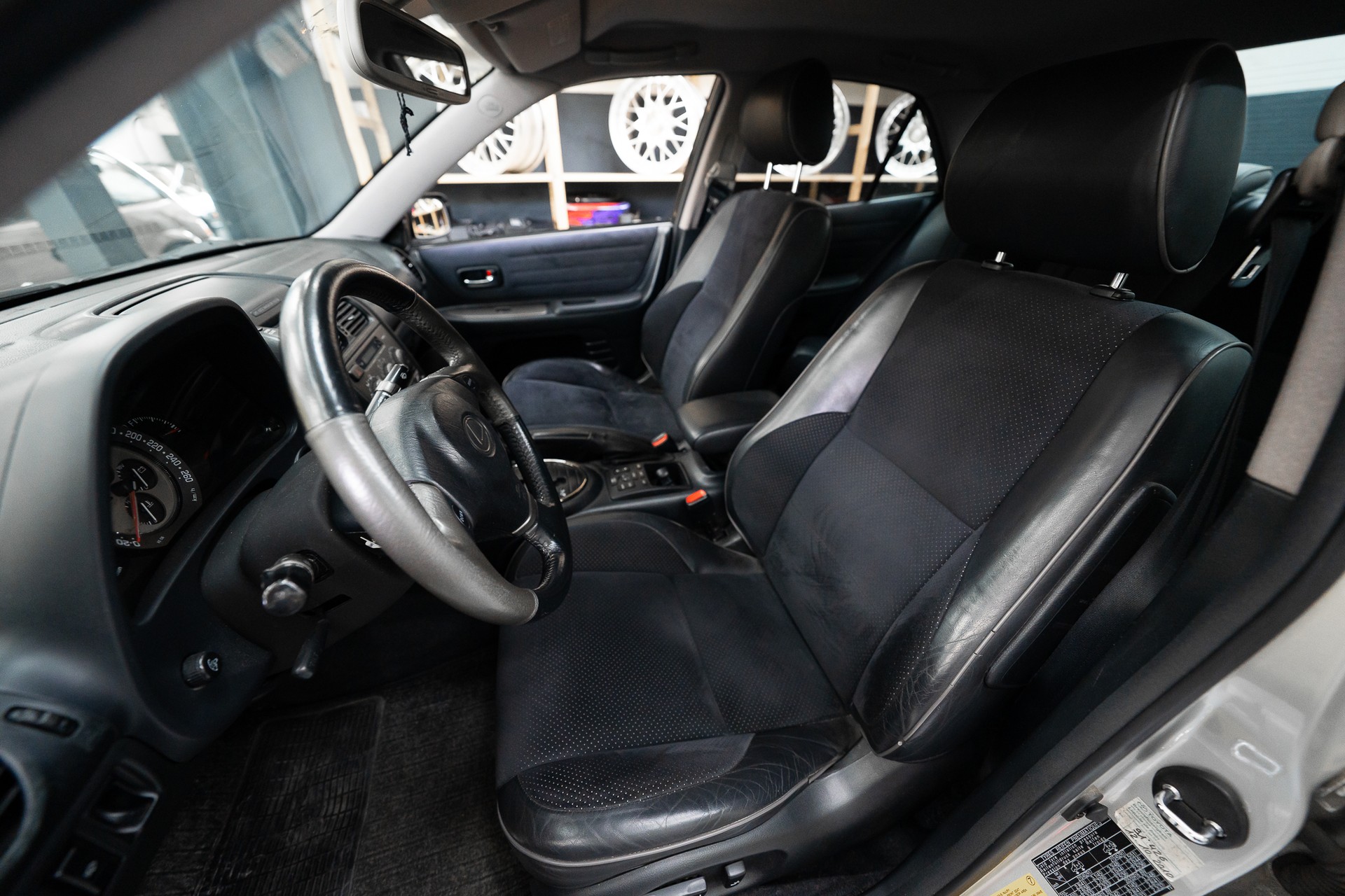 LEXUS IS 300-image-11