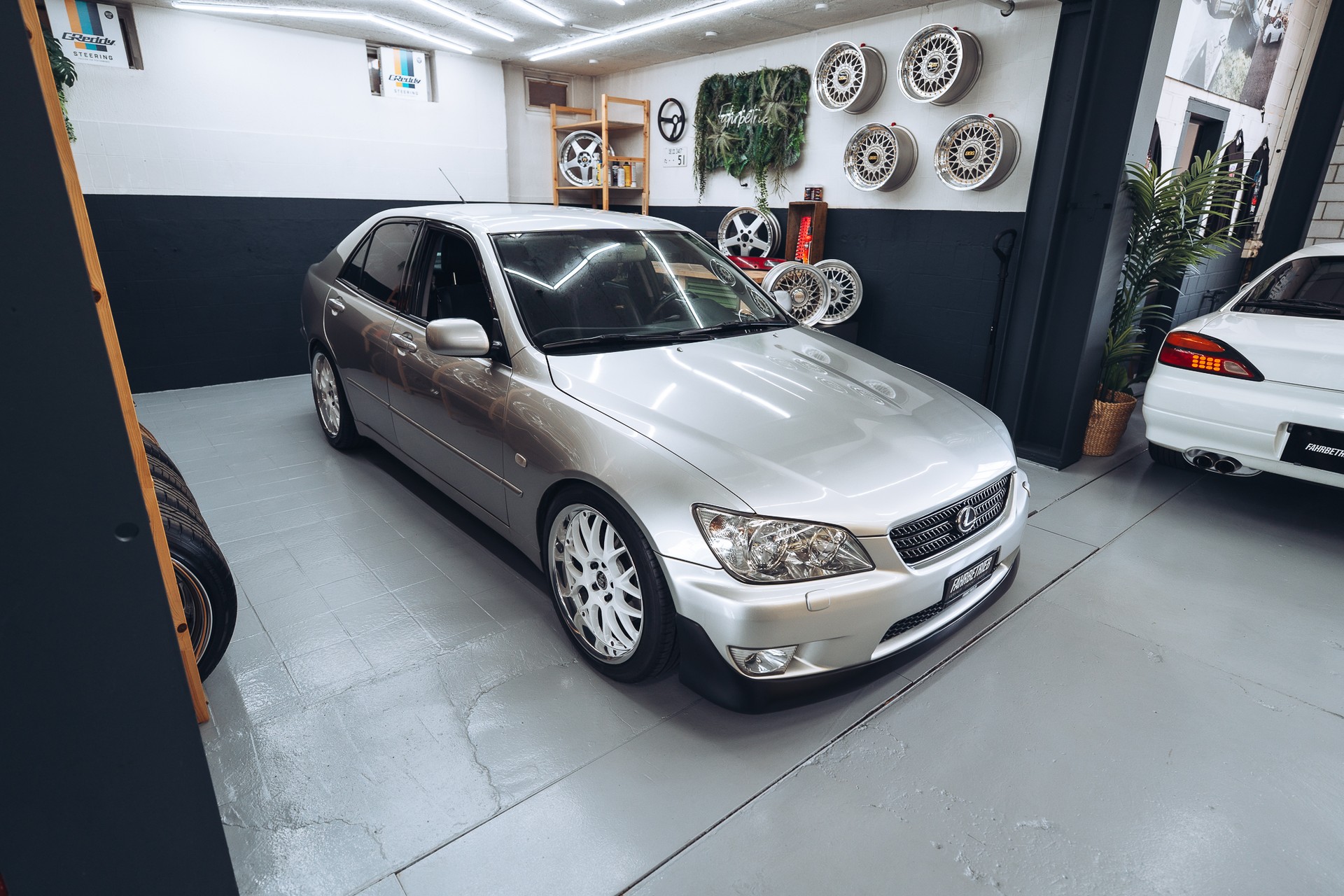 LEXUS IS 300-image-5
