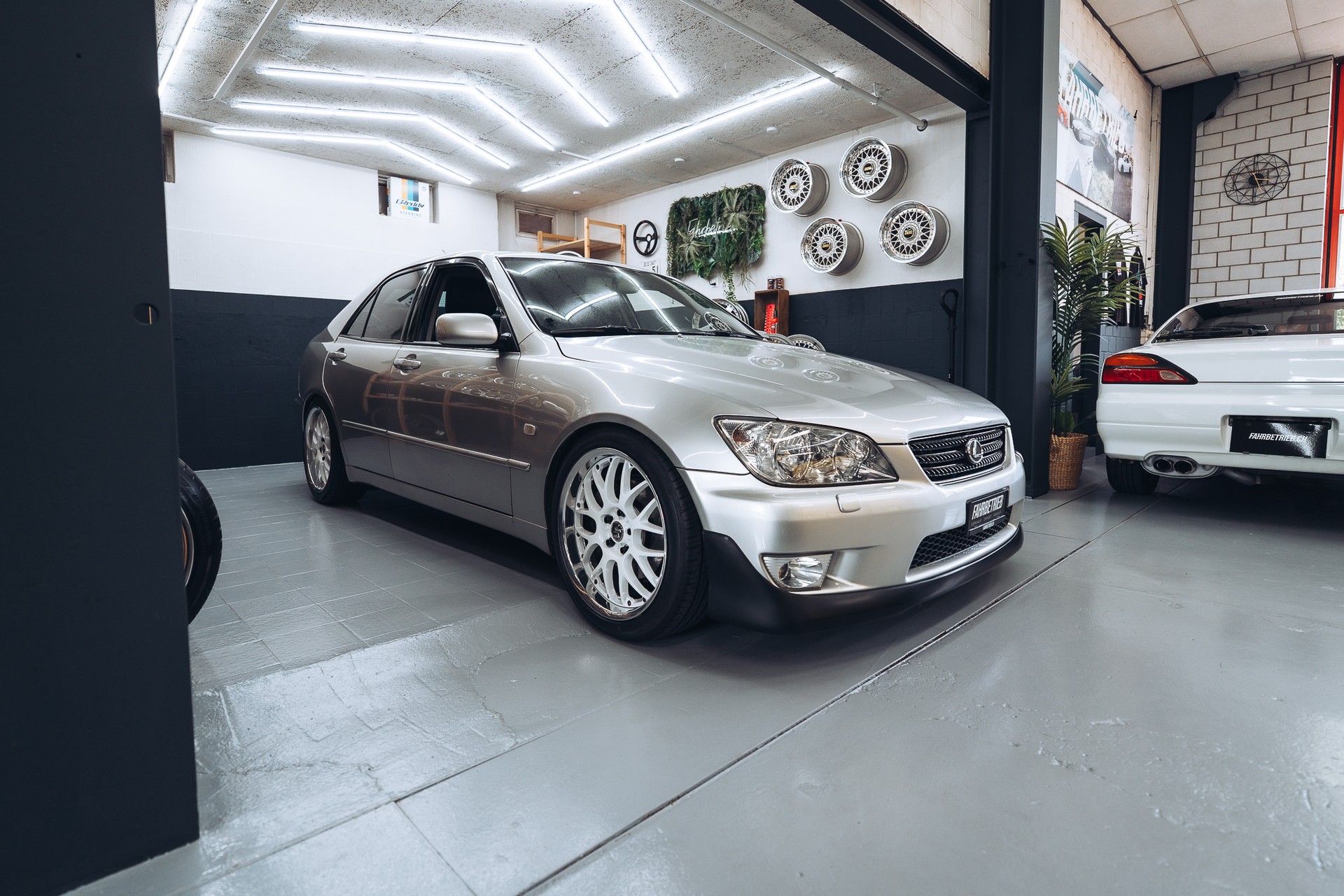 LEXUS IS 300-image-4