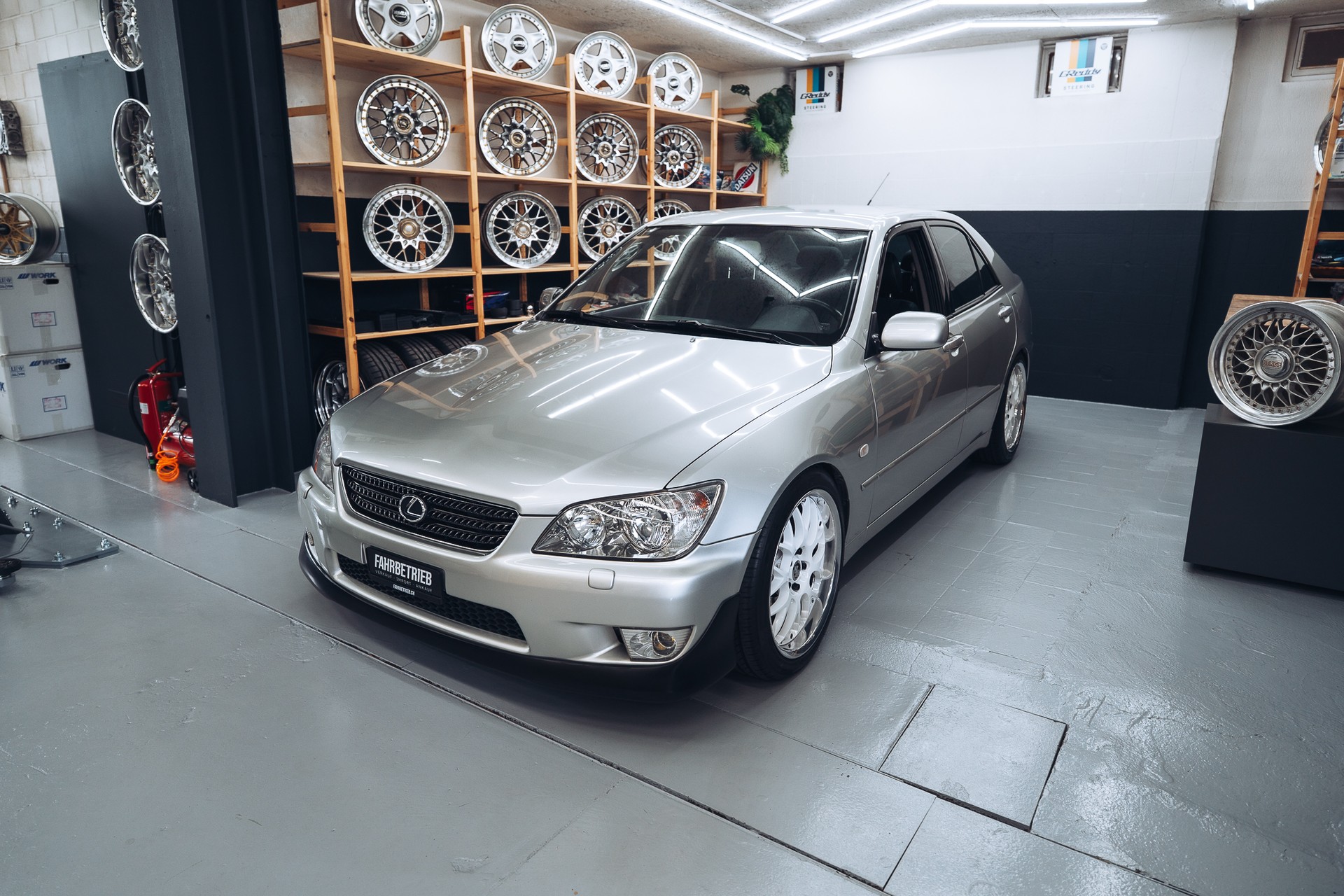 LEXUS IS 300-image-1