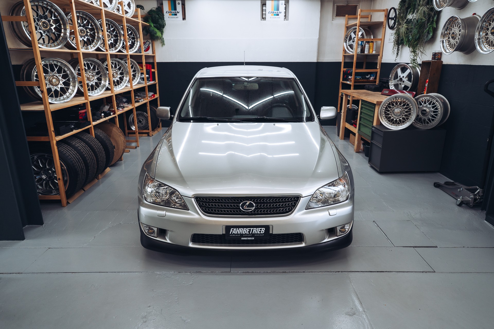 LEXUS IS 300-image-2