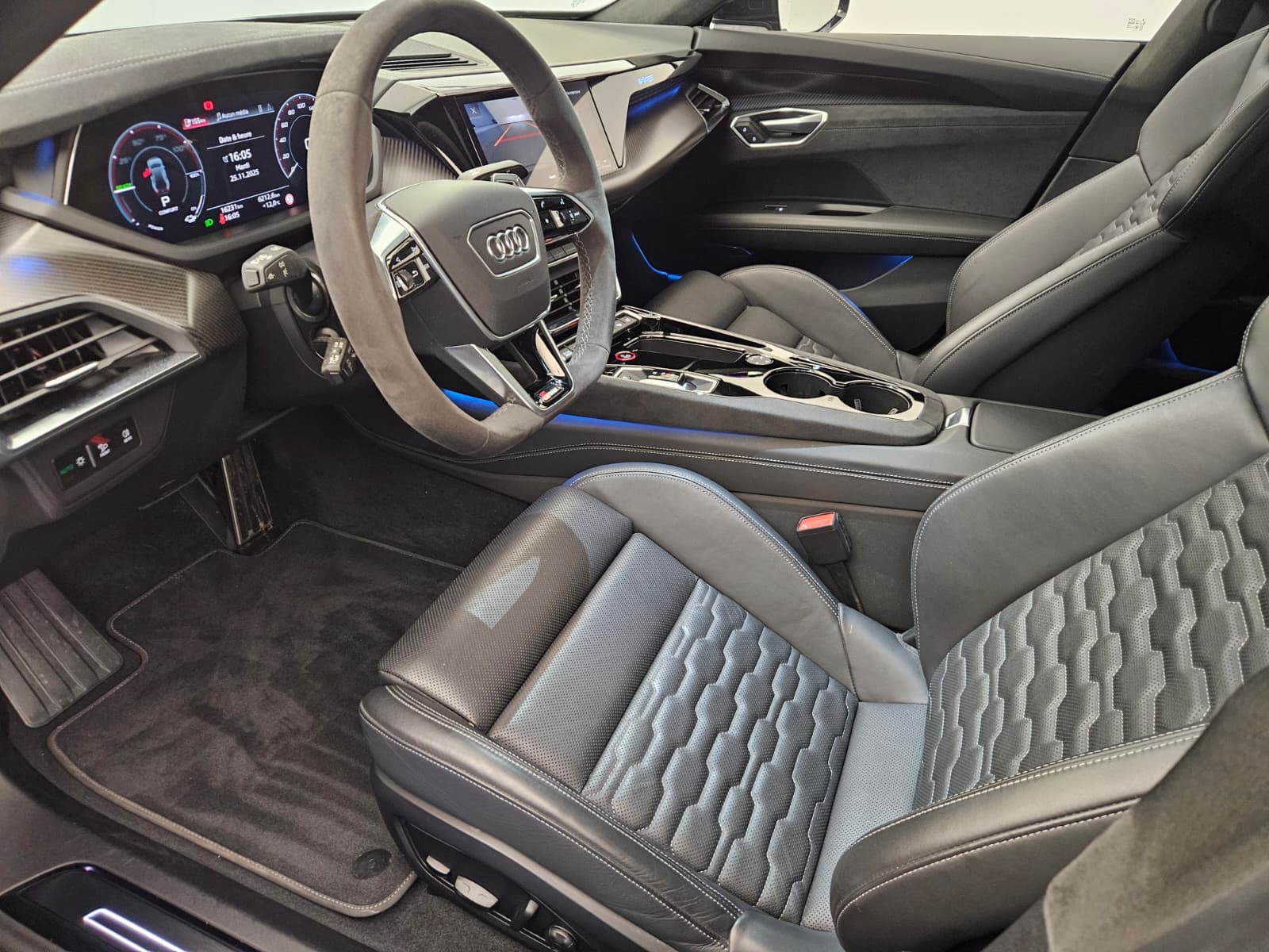 AUDI RS e-tron GT quattro-image-10
