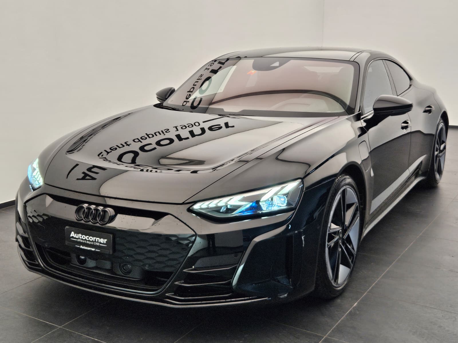 AUDI RS e-tron GT quattro-showroom-element-2