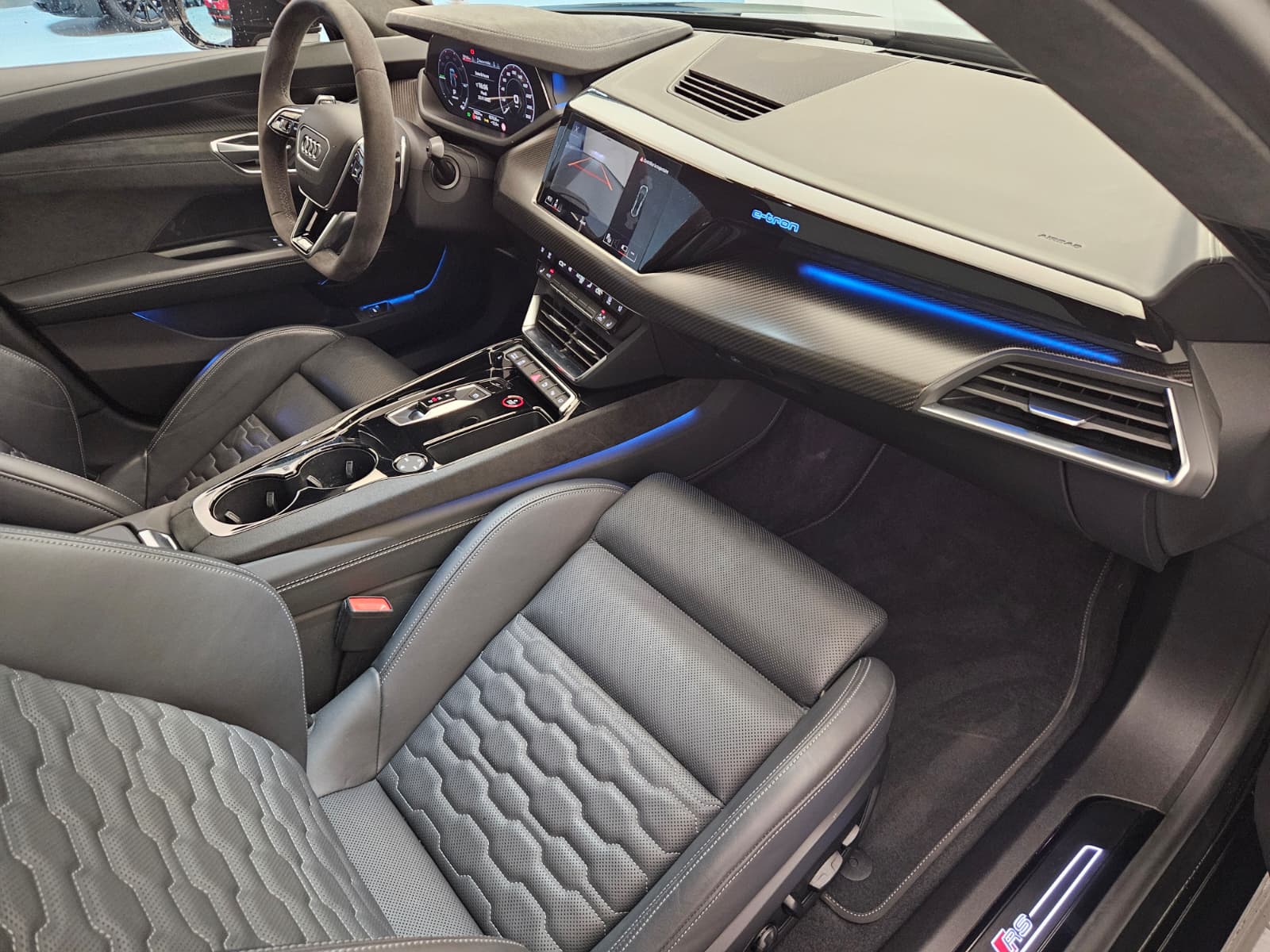 AUDI RS e-tron GT quattro-image-11