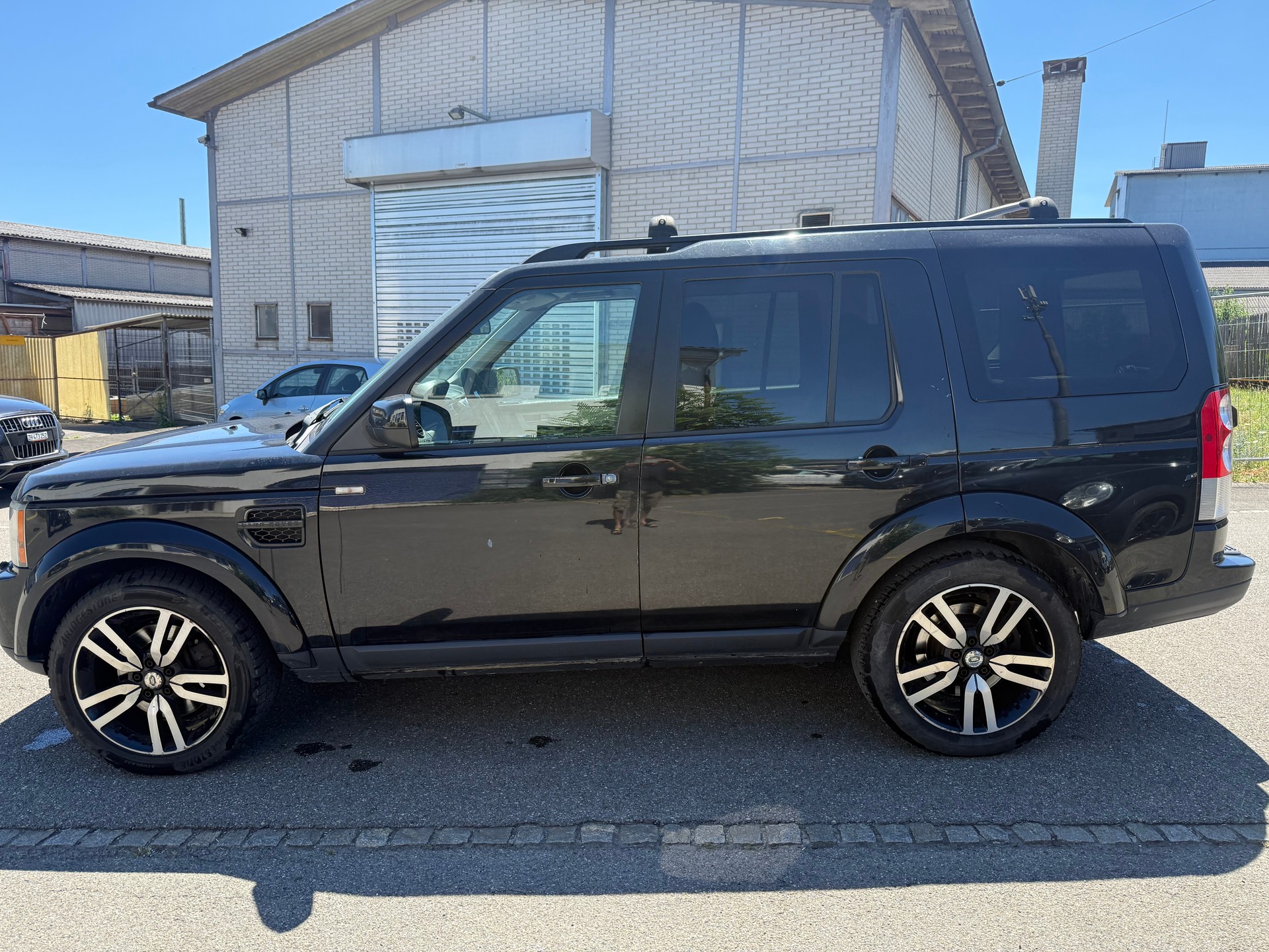 LAND ROVER Discovery 3.0 TDV6 S Automatic-image-2
