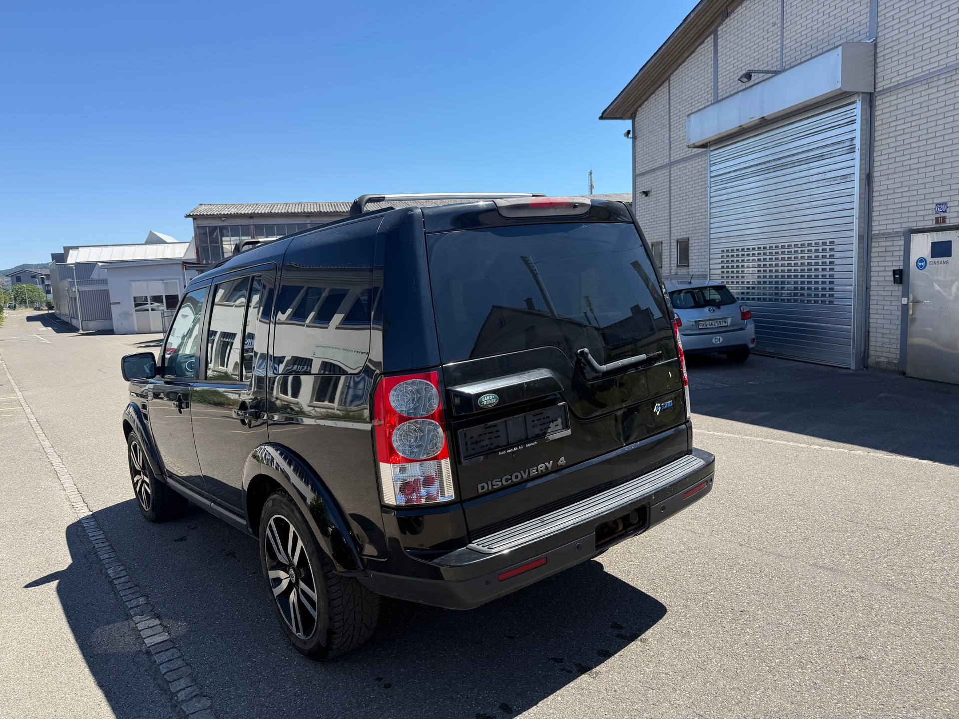 LAND ROVER Discovery 3.0 TDV6 S Automatic-image-6