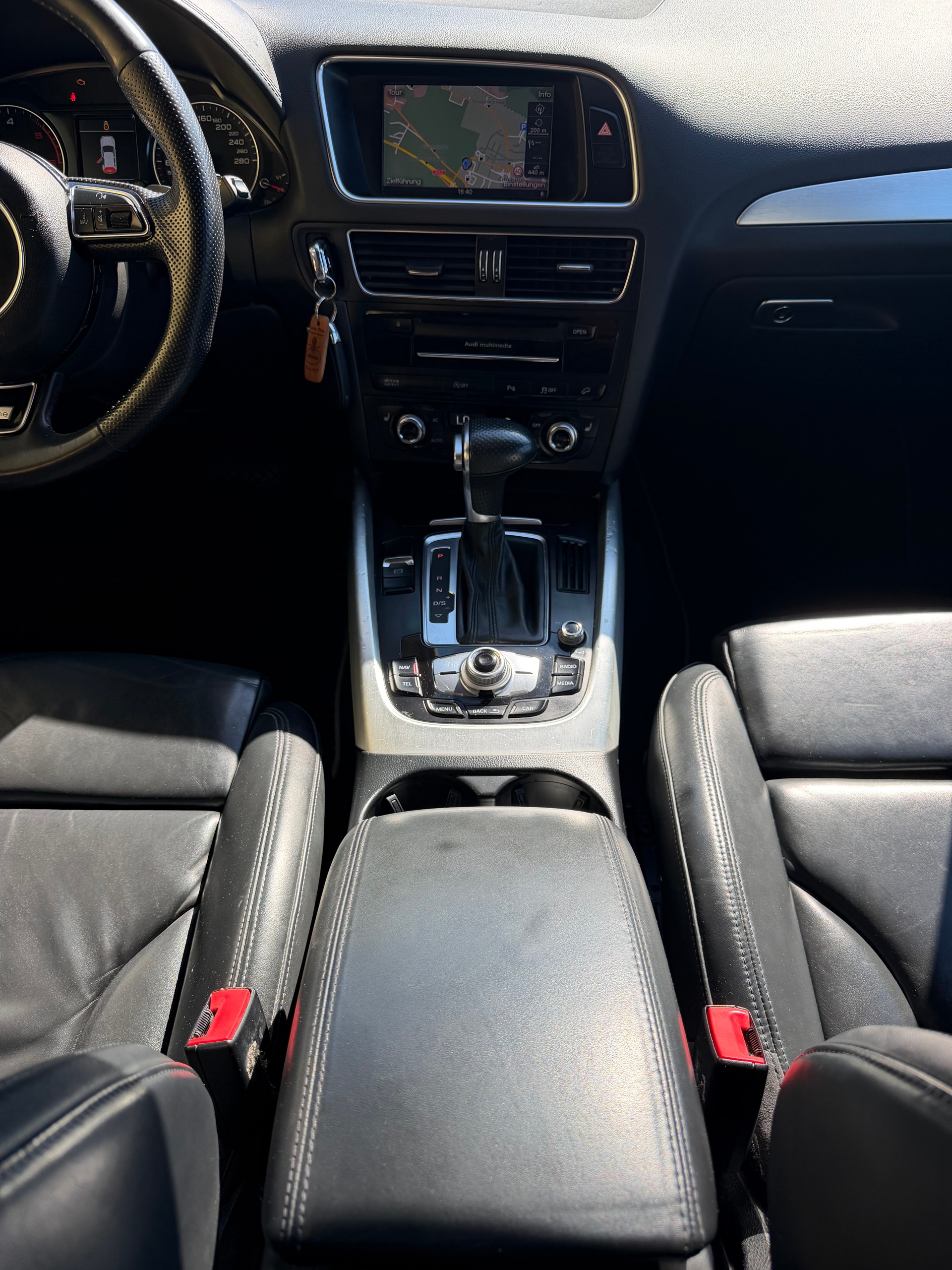 AUDI Q5 3.0 TDI quattro S-tronic-image-12