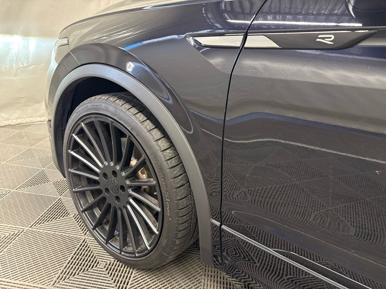 VW Tiguan 2.0TSI R 4Motion DSG-image-18
