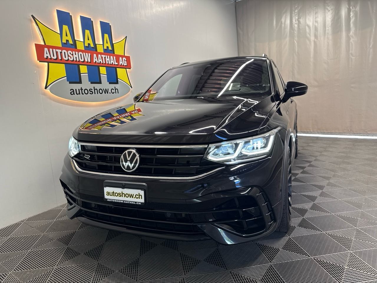 VW Tiguan 2.0TSI R 4Motion DSG-image-19