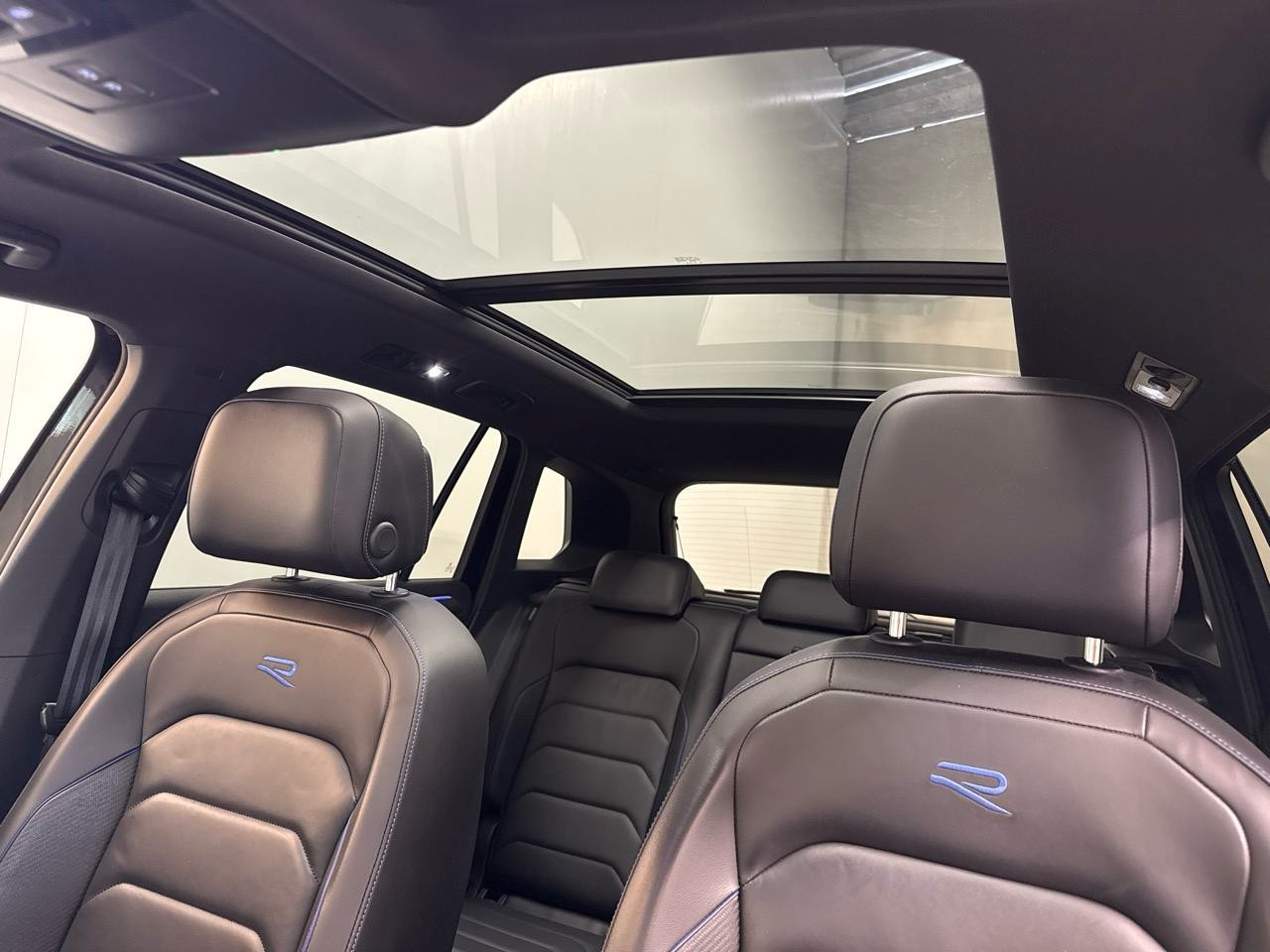 VW Tiguan 2.0TSI R 4Motion DSG-image-5