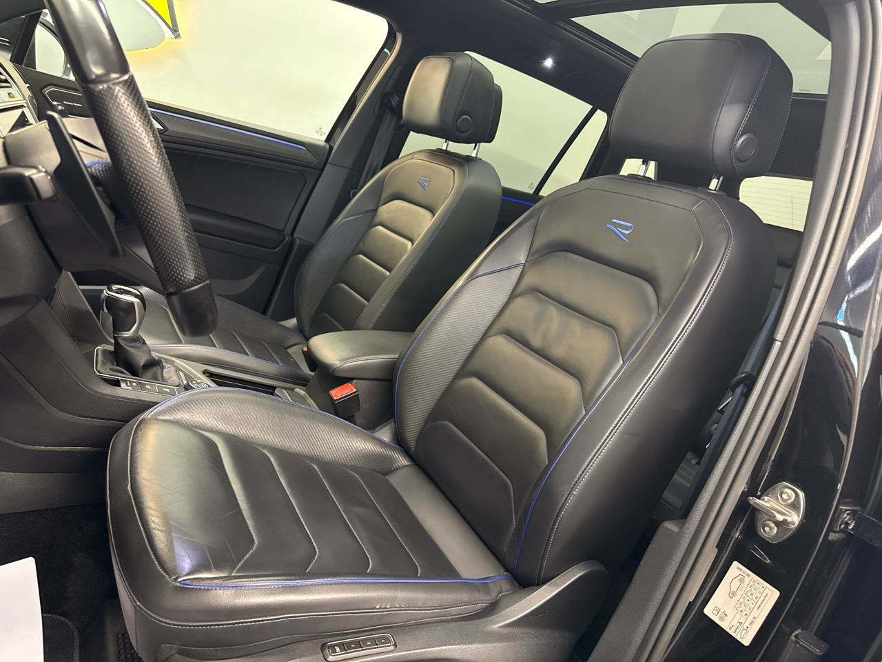VW Tiguan 2.0TSI R 4Motion DSG-showroom-element-3