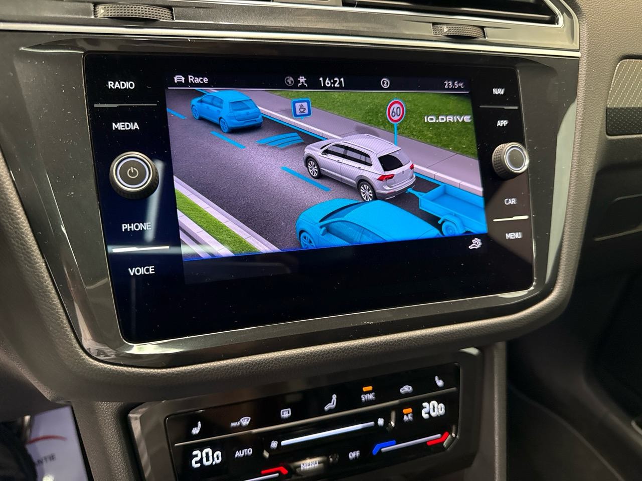 VW Tiguan 2.0TSI R 4Motion DSG-image-11