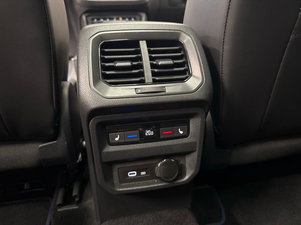 VW Tiguan 2.0TSI R 4Motion DSG-image-14