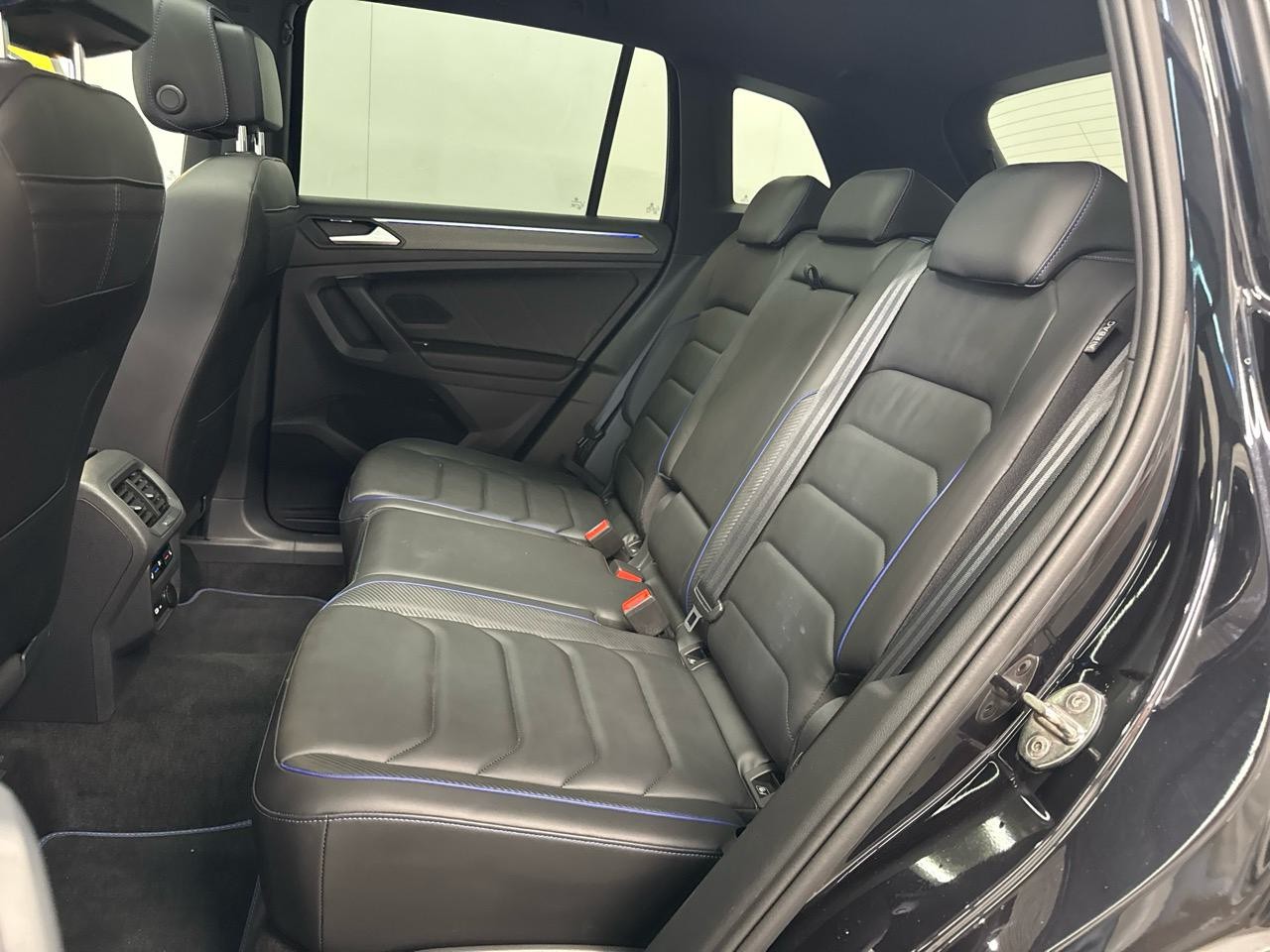 VW Tiguan 2.0TSI R 4Motion DSG-image-13