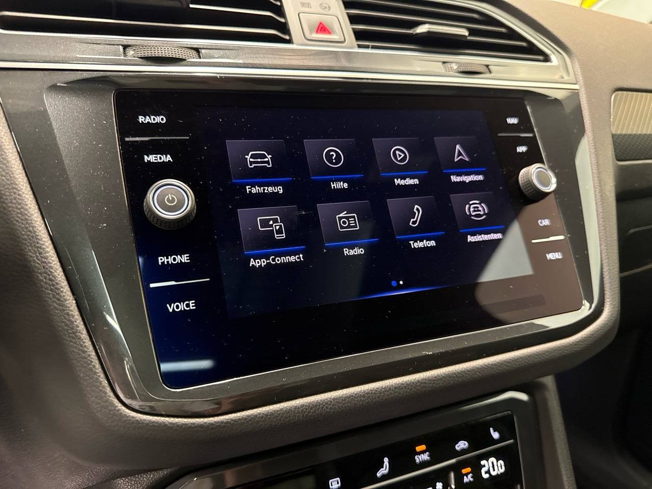 VW Tiguan 2.0TSI R 4Motion DSG-image-9