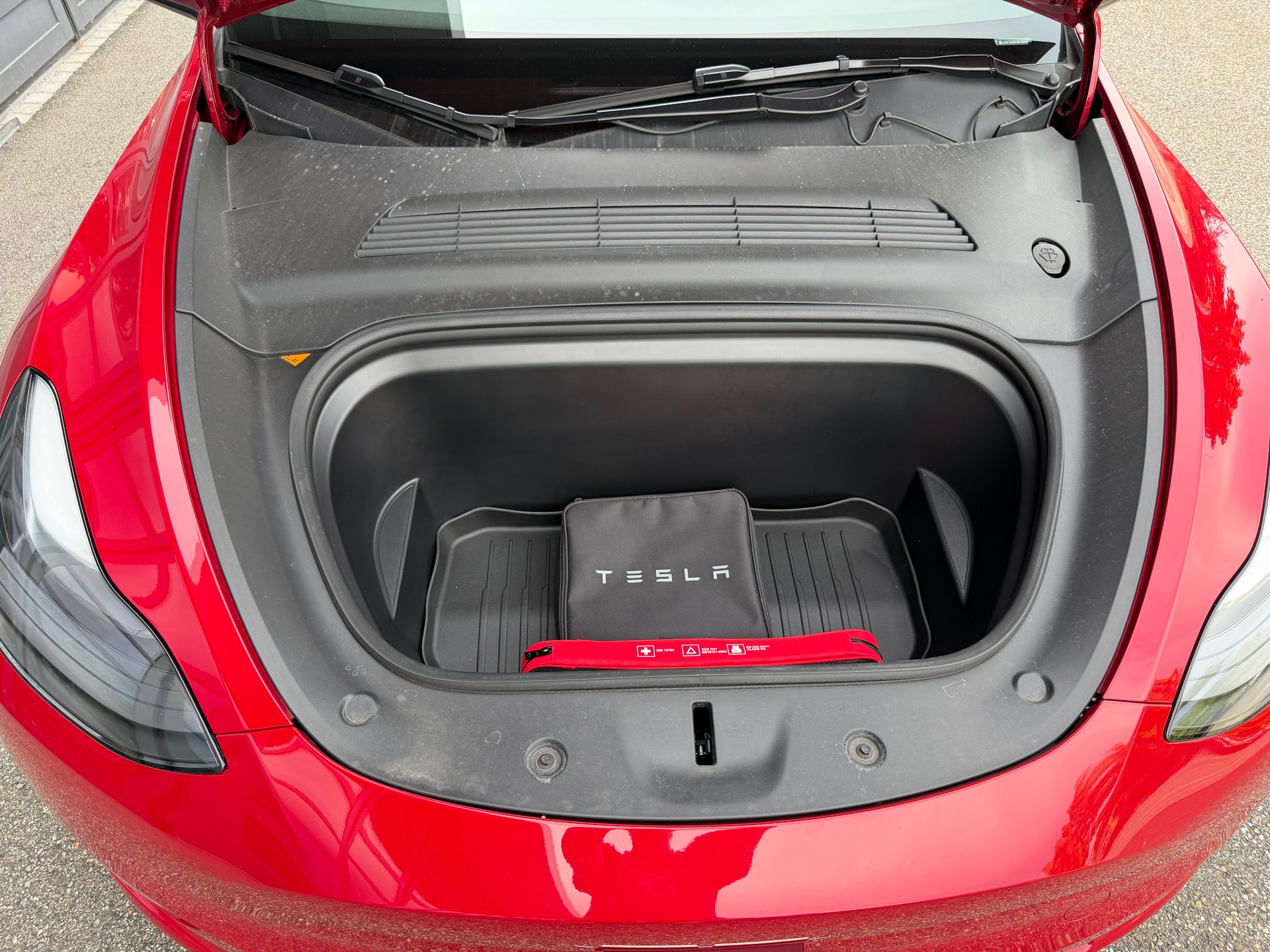 TESLA Long Range AWD-image-12