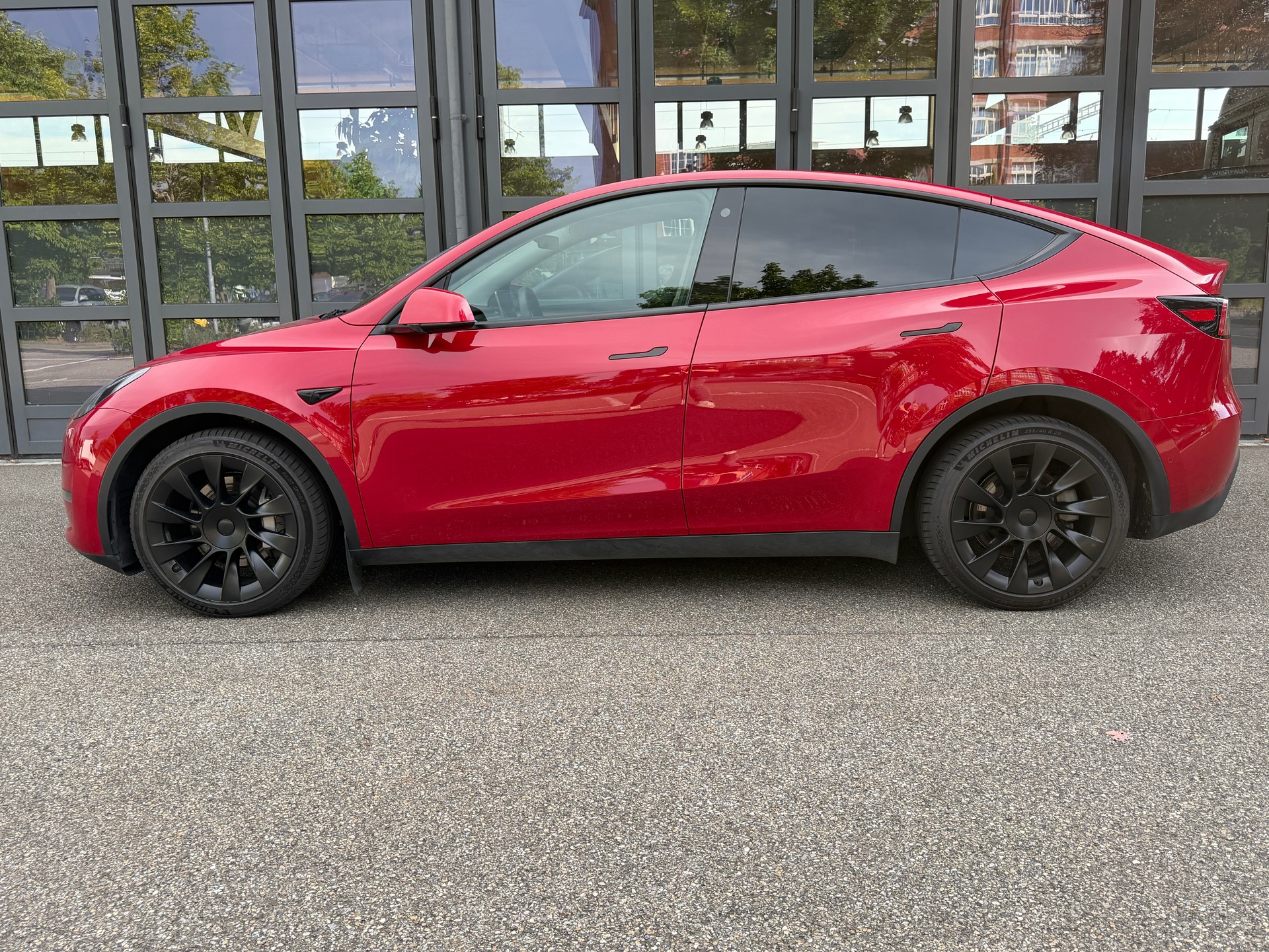 TESLA Long Range AWD-image-2