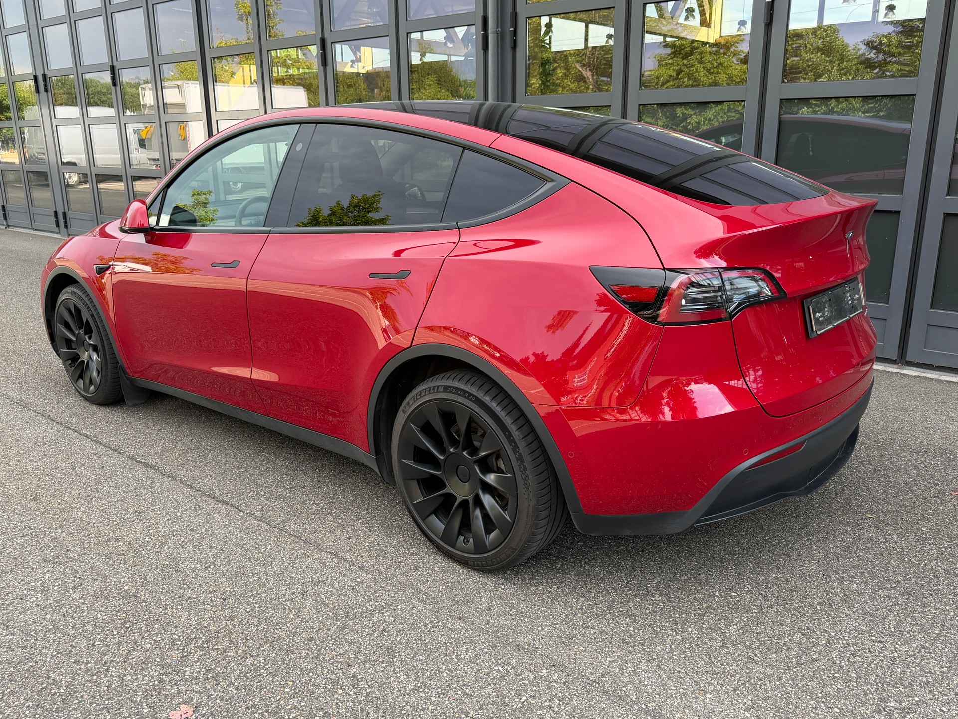 TESLA Long Range AWD-image-3
