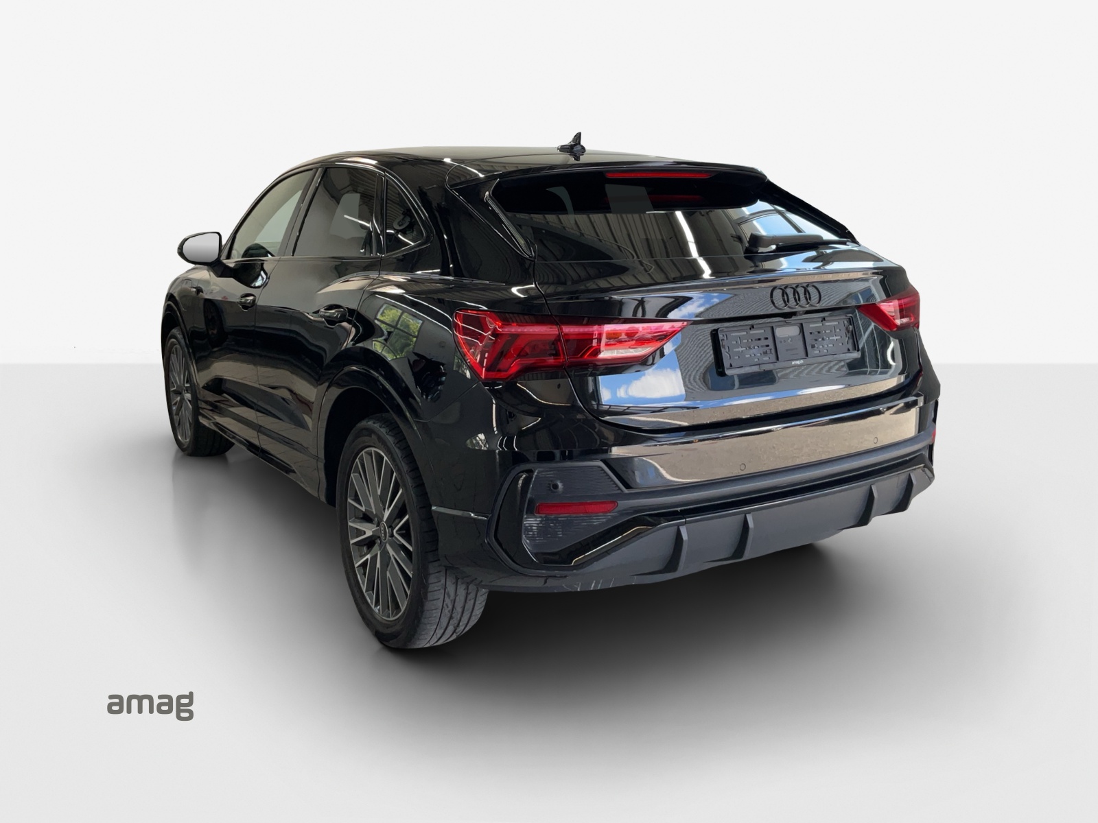 AUDI Q3 Sportback 45 TFSI e S line Attraction S-tronic-image-2