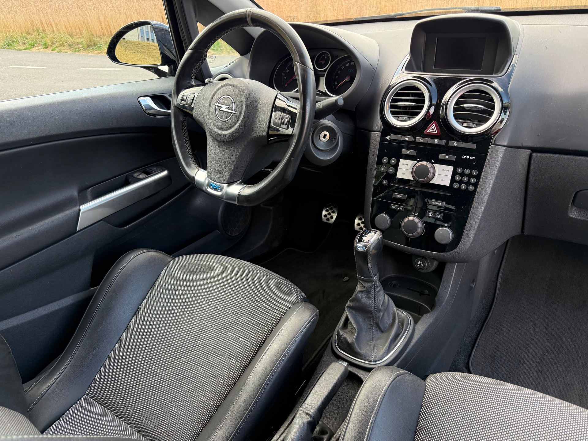 OPEL Corsa 1.6 Turbo OPC-image-4