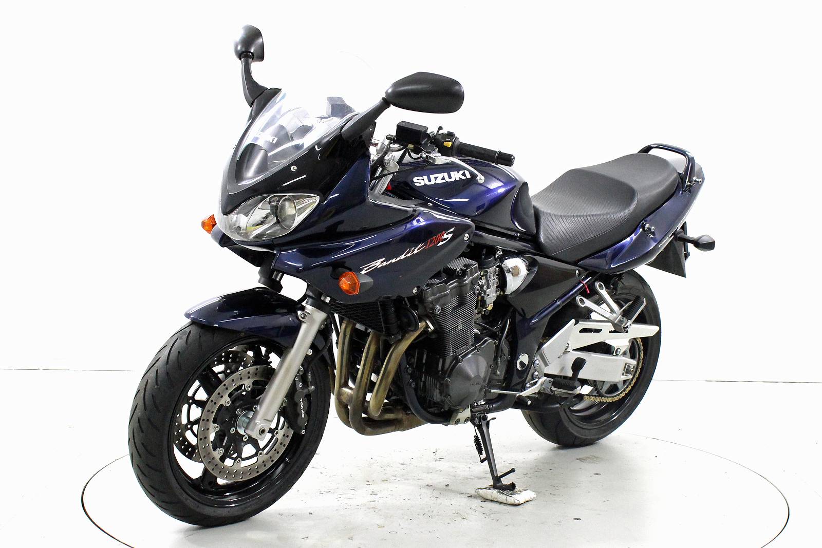 SUZUKI GSF 1200-showroom-element-2