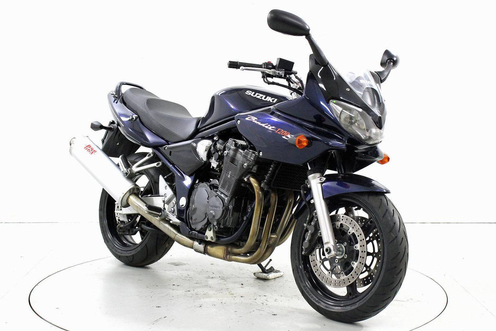 SUZUKI GSF 1200-showroom-element-1