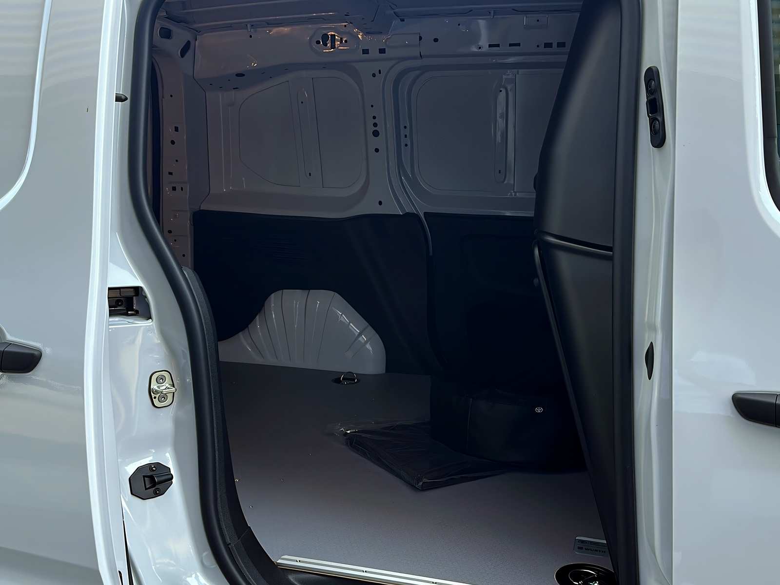TOYOTA Proace City Van EV 50 kWh Active Medium-image-6