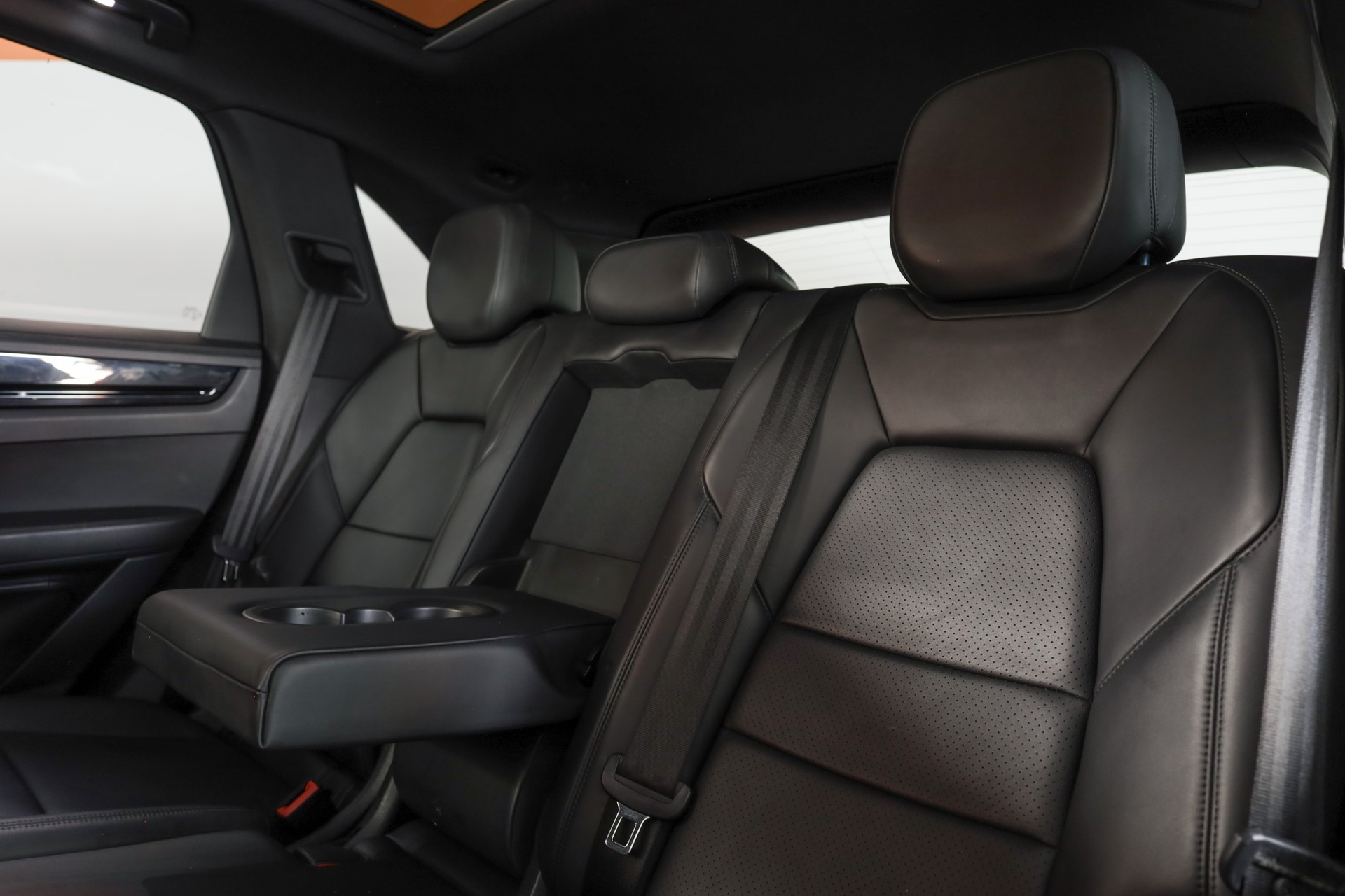 PORSCHE Cayenne-image-18