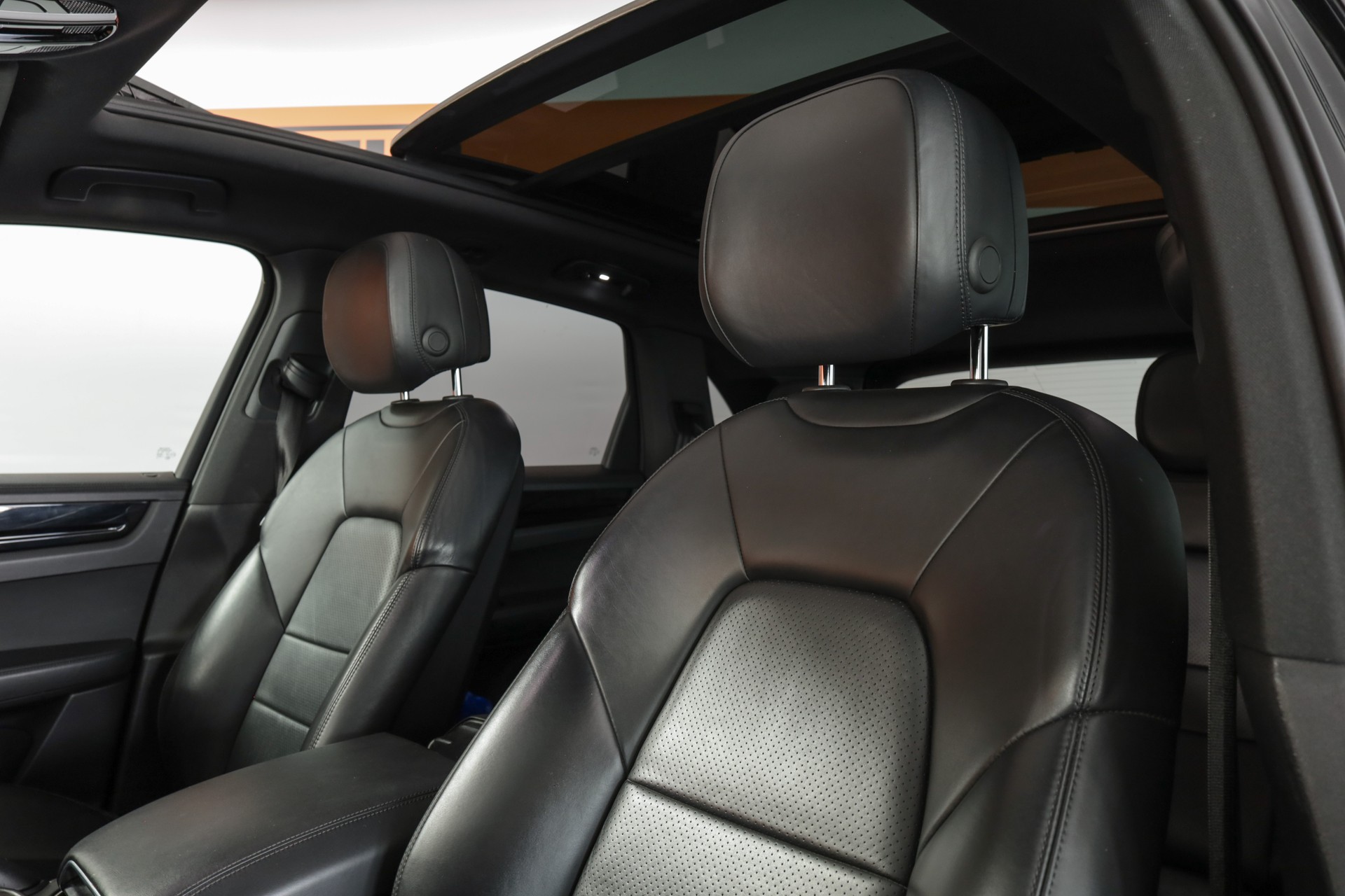 PORSCHE Cayenne-image-17