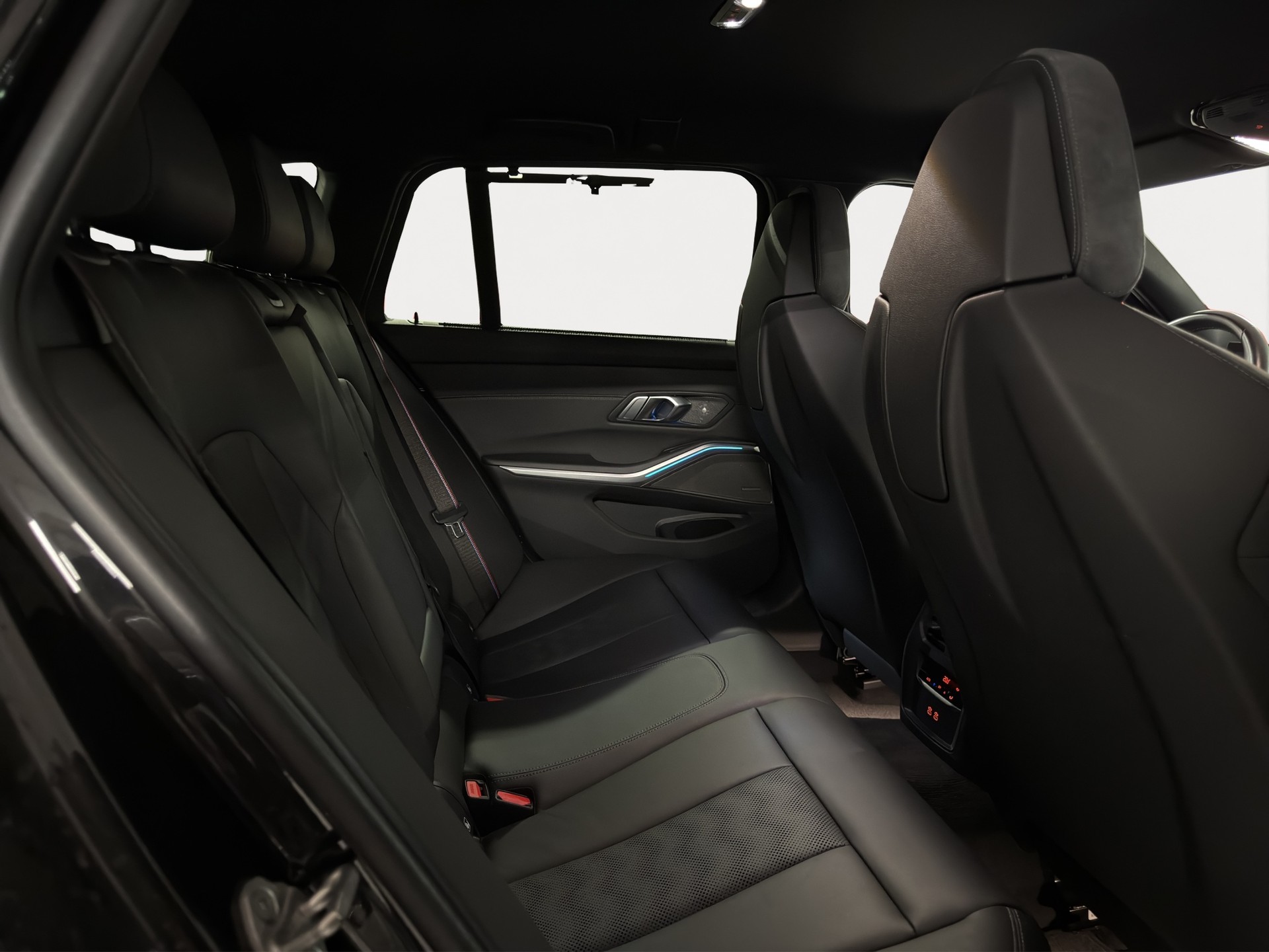 BMW M3 Touring xDrive Competition M-image-15