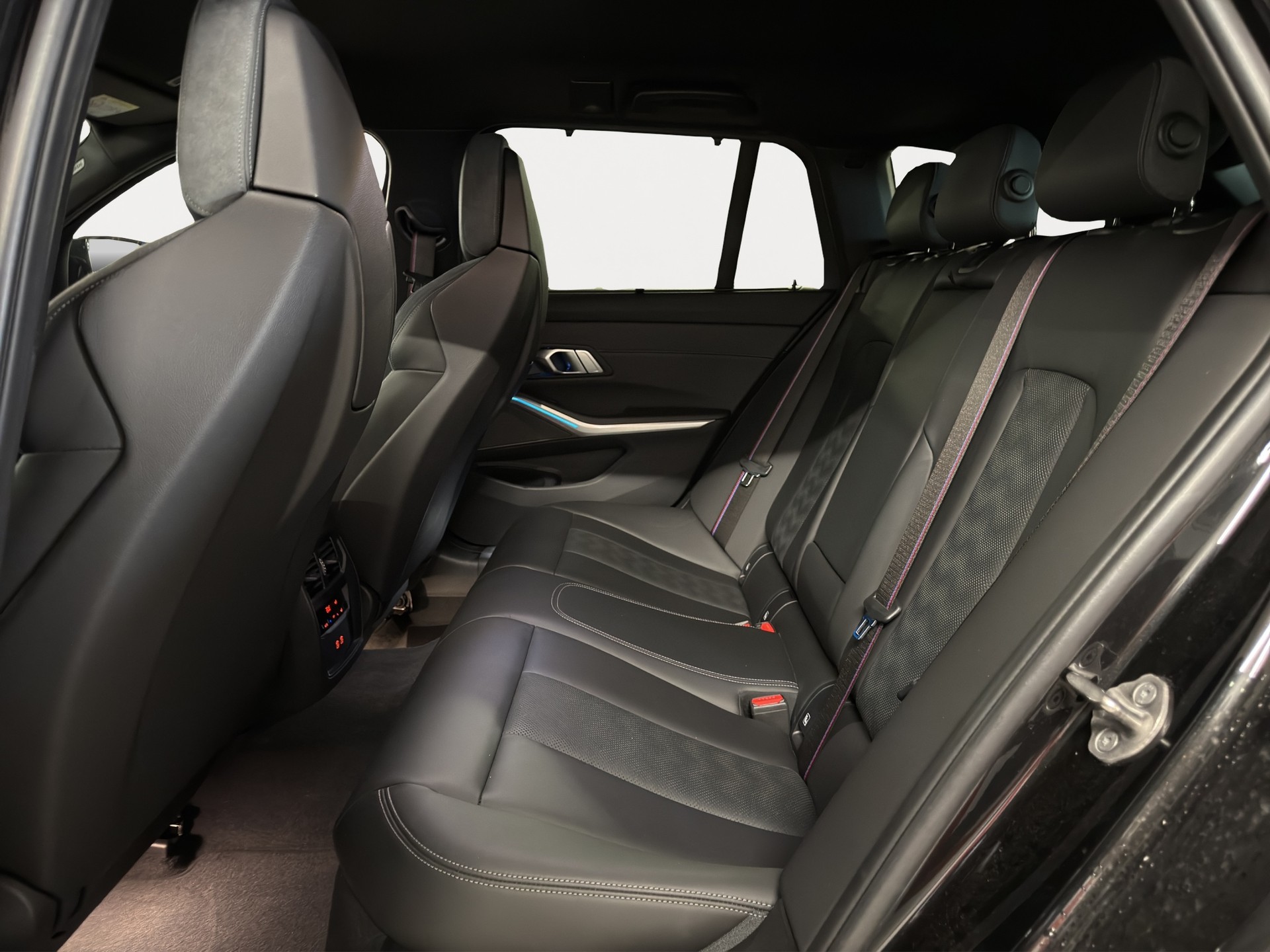 BMW M3 Touring xDrive Competition M-image-11