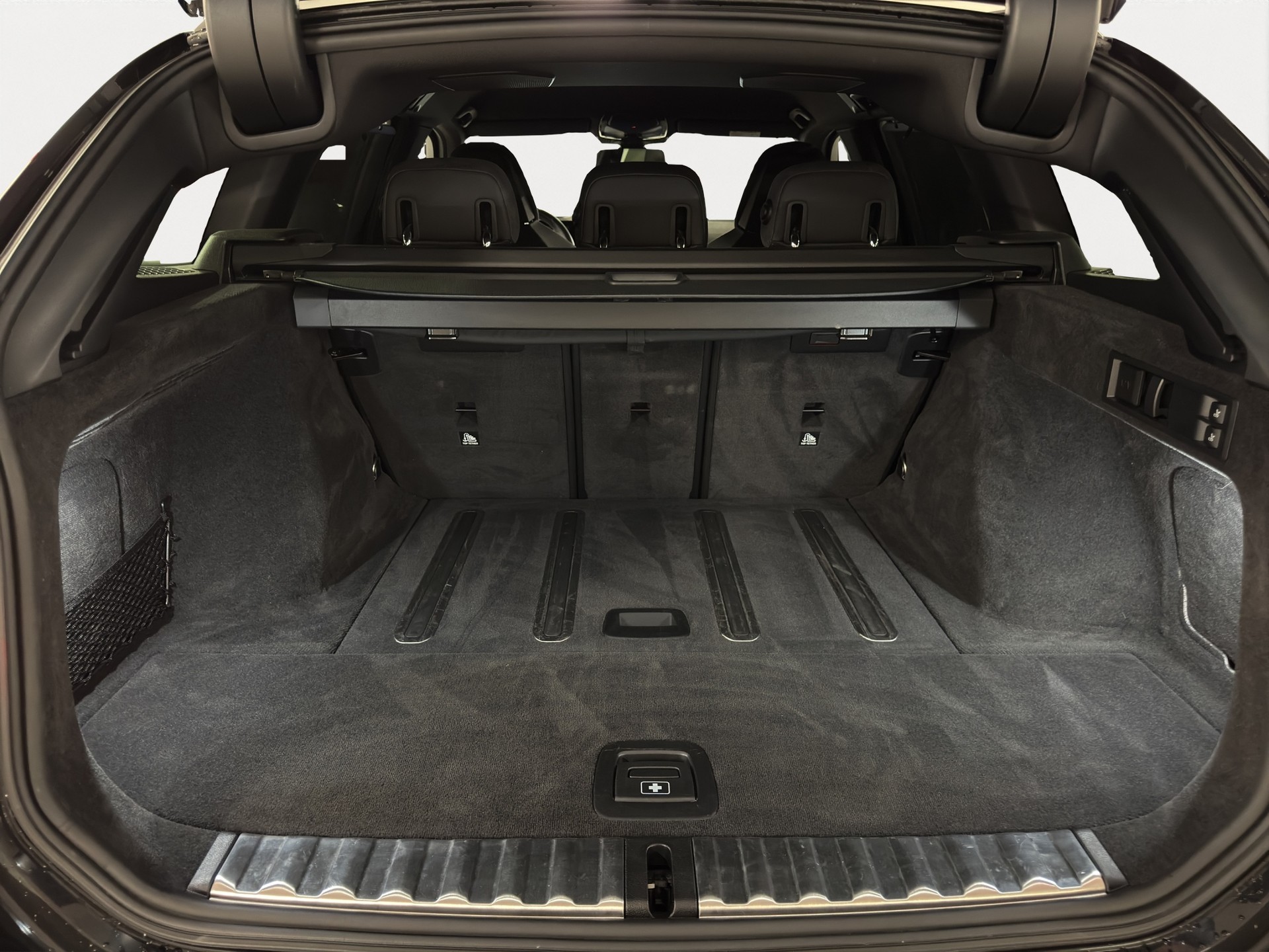 BMW M3 Touring xDrive Competition M-image-16